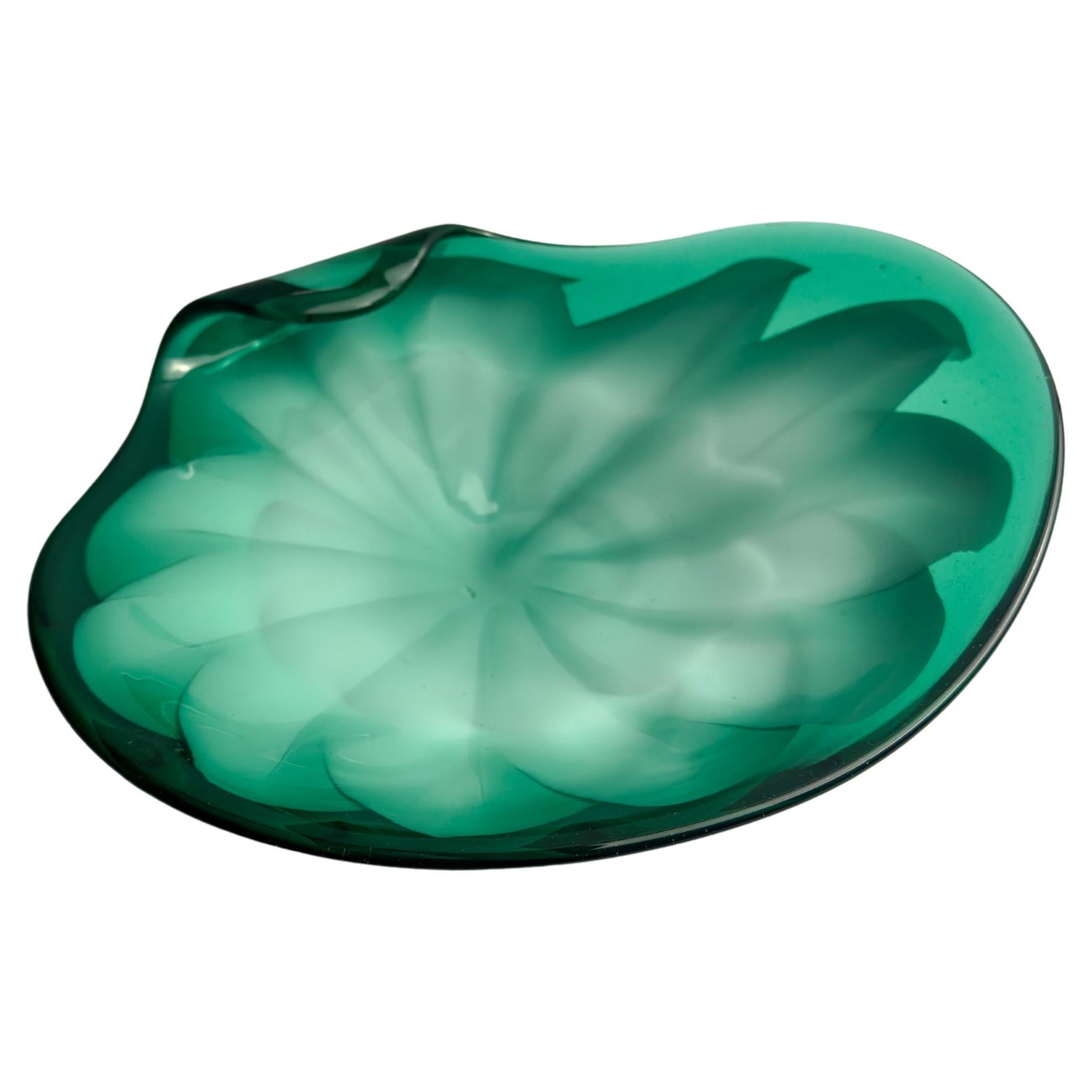 Coupe de centre de table en verre Murano Lattimo vert du milieu du siècle, Italie, années 1960