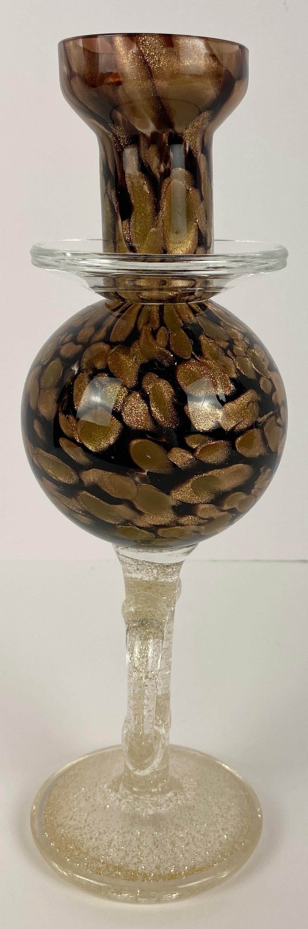 Fait main Bougeoir du milieu du siècle en verre d'art soufflé à la main de Murano avec mouchetures d'aventurine d'or en vente