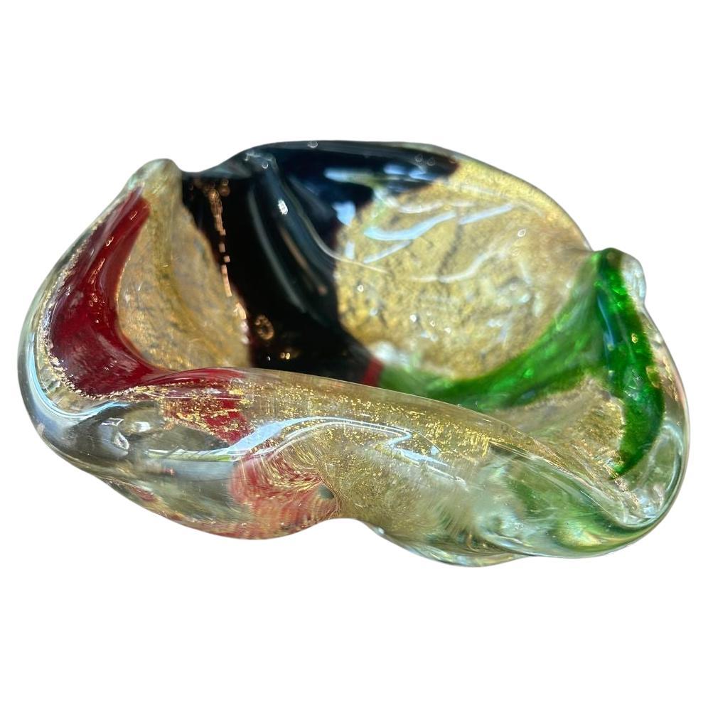 Schale aus mundgeblasenem Murano-Glas aus der Jahrhundertmitte mit Goldflecken und mehrfarbigem Wirbel (Italienisch) im Angebot