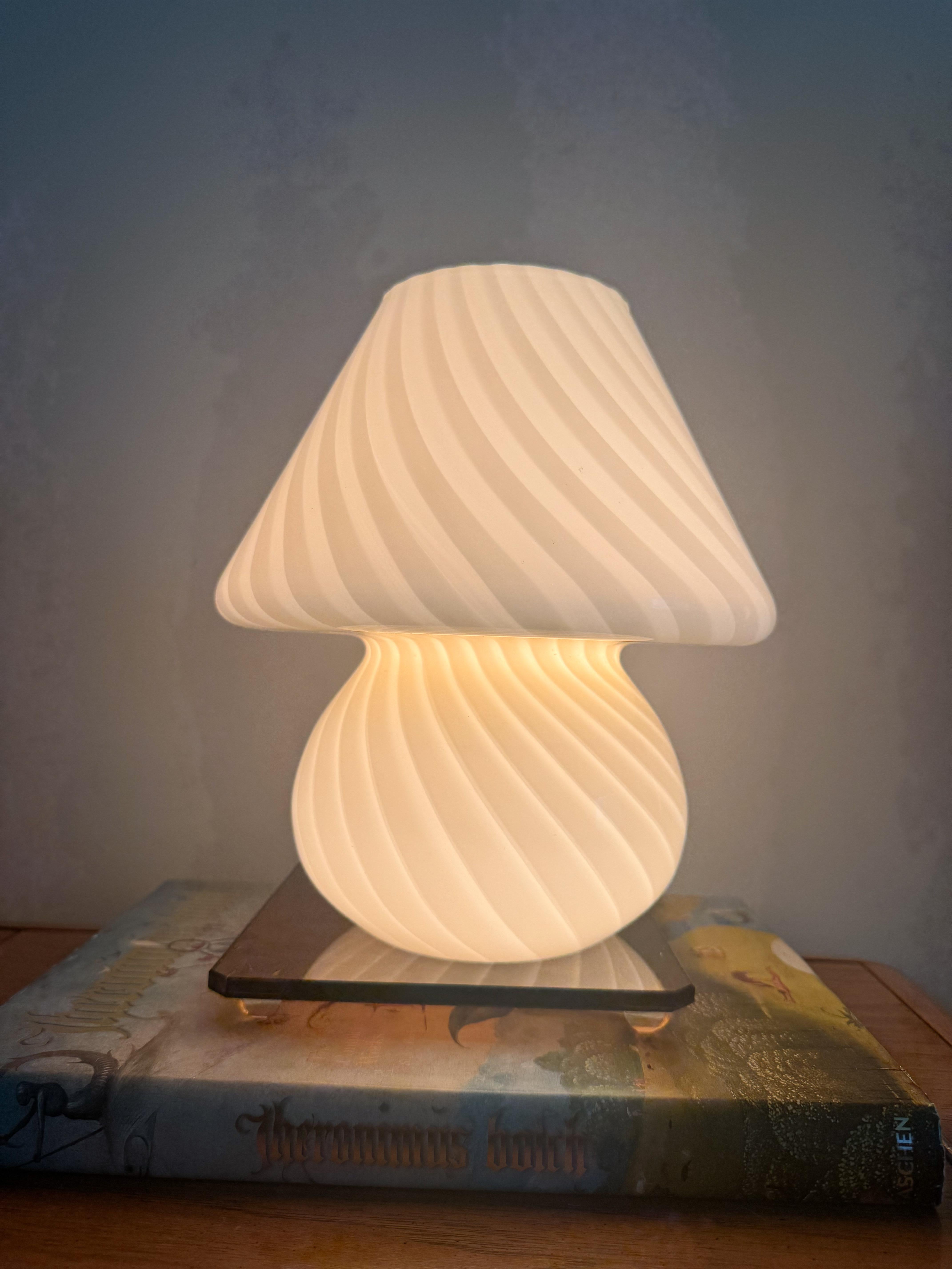 Mid Century Murano Lampe Butter Light Gelb Murano Vintage Swirl Glas Italienisch im Angebot 5