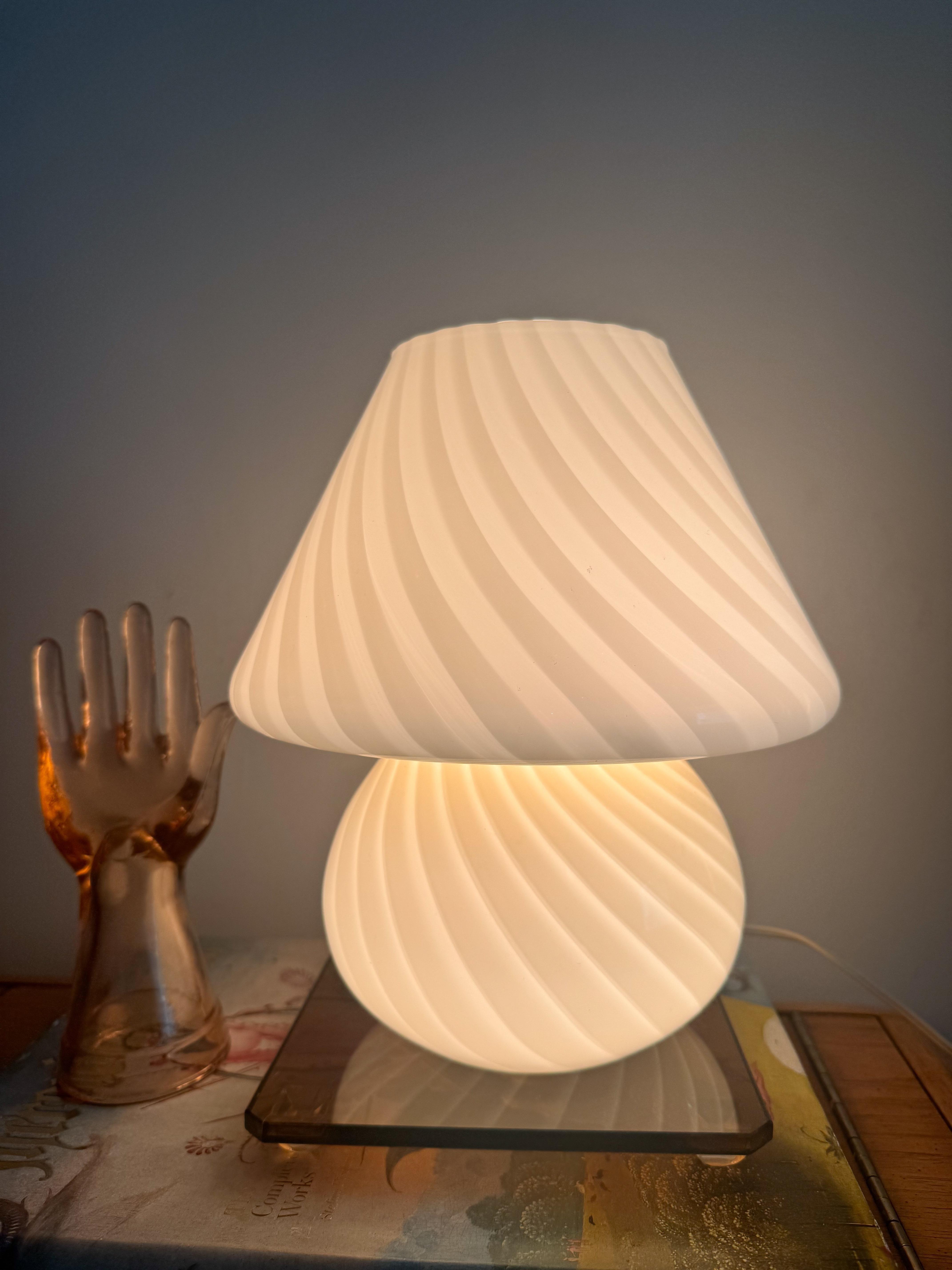 Mid Century Murano Lampe Butter Light Gelb Murano Vintage Swirl Glas Italienisch (Moderne der Mitte des Jahrhunderts) im Angebot
