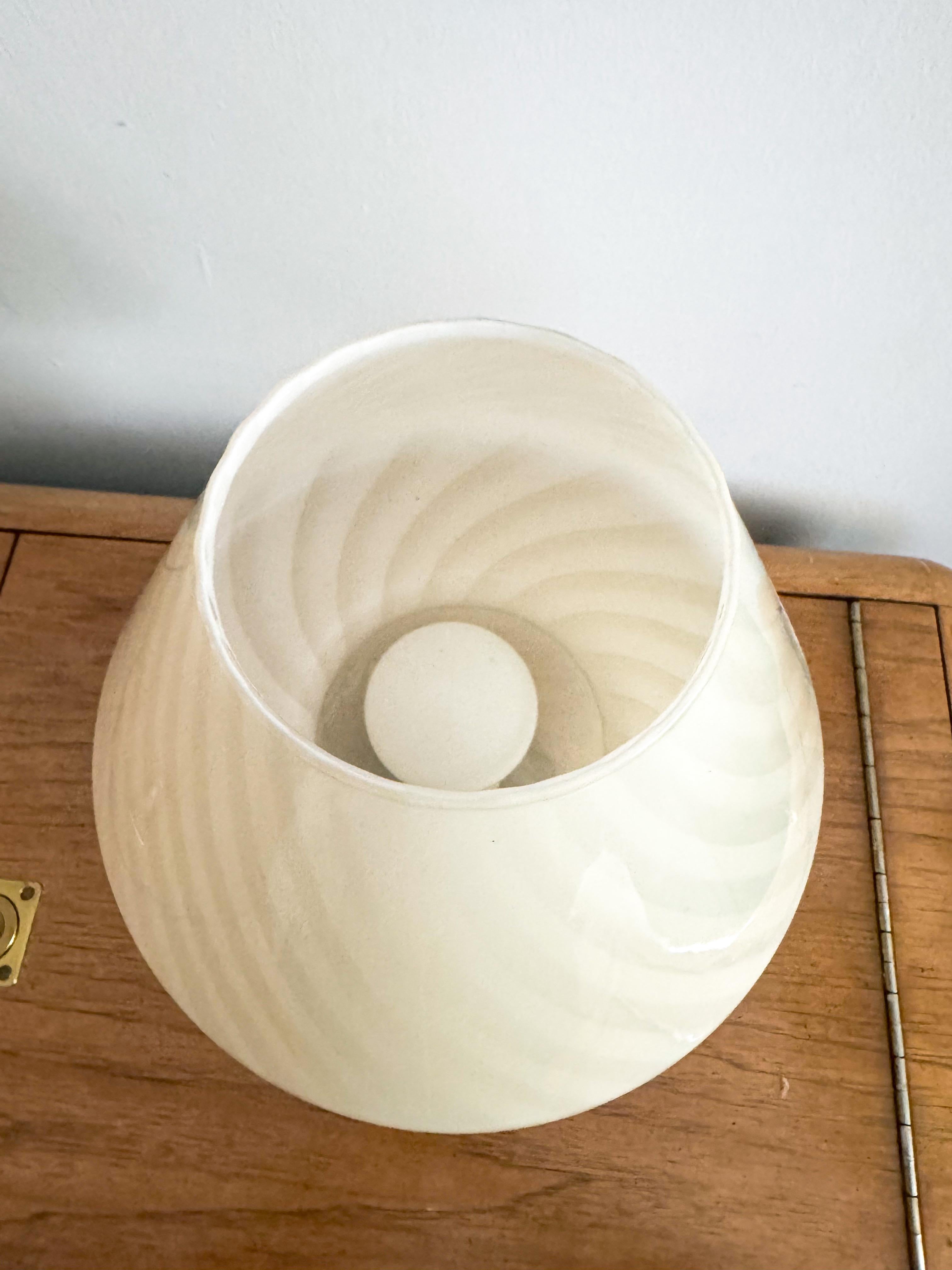 Mid Century Murano Lampe Butter Light Gelb Murano Vintage Swirl Glas Italienisch im Zustand „Gut“ im Angebot in Toronto, CA