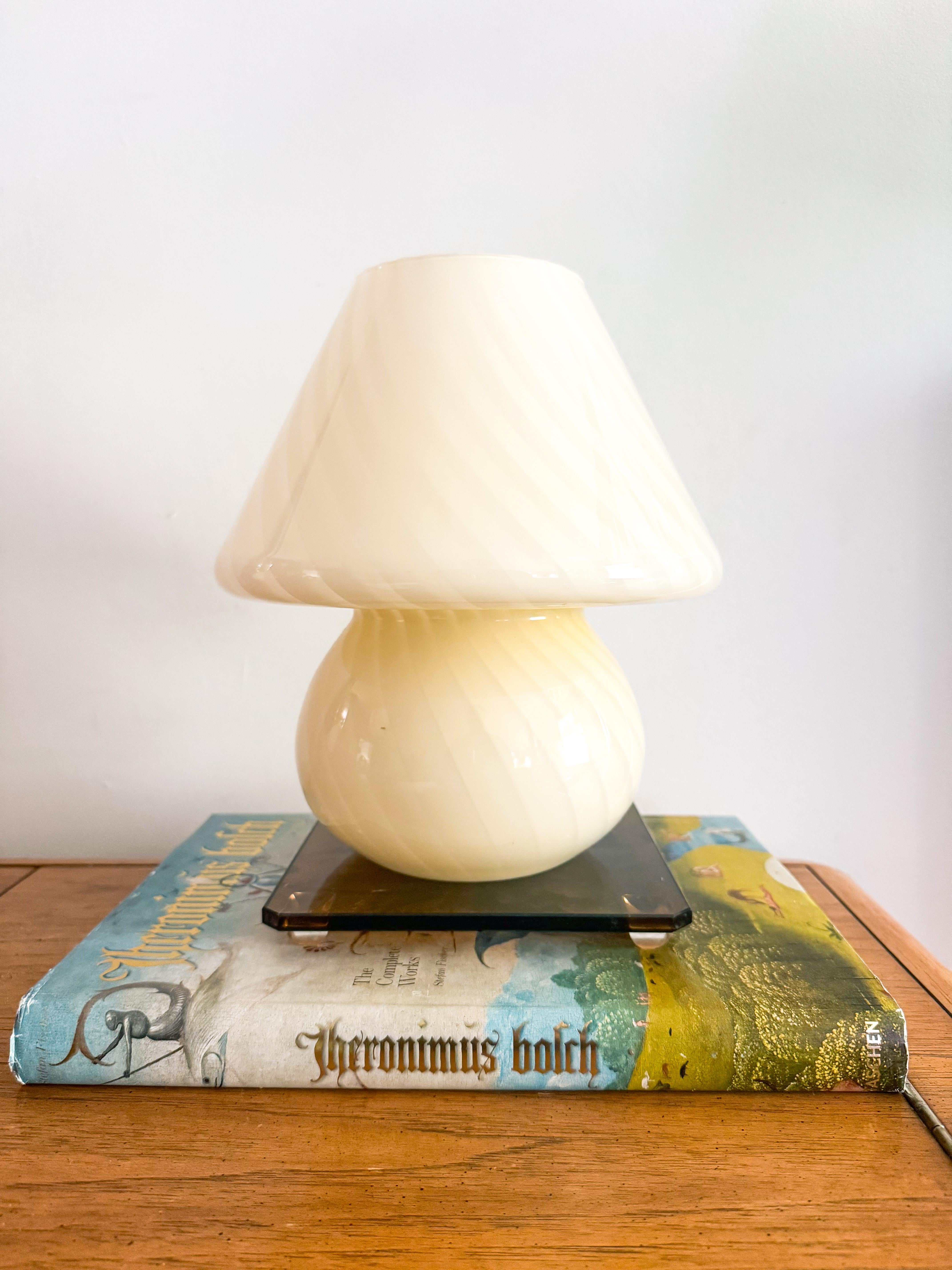 Mid Century Murano Lampe Butter Light Gelb Murano Vintage Swirl Glas Italienisch (20. Jahrhundert) im Angebot