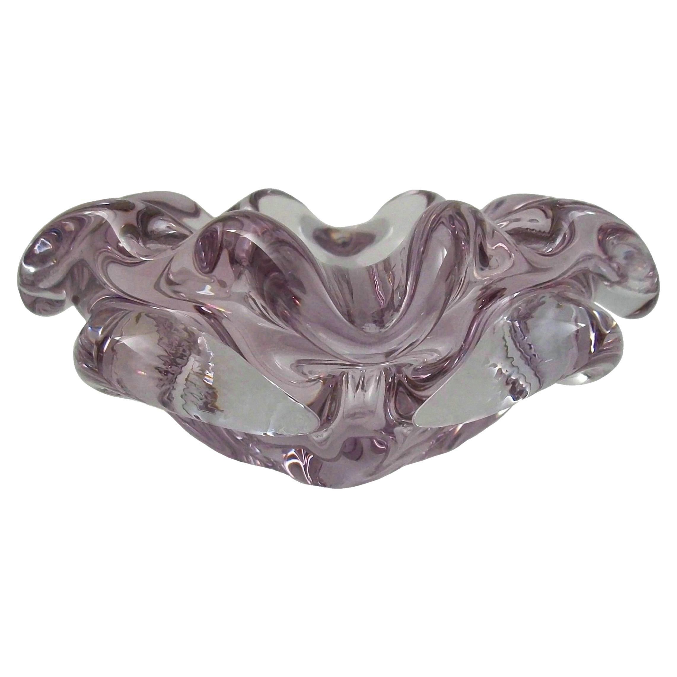Mid Century Murano Lavendel Glas Aschenbecher / Schale - Italien - CIRCA 1950's im Angebot
