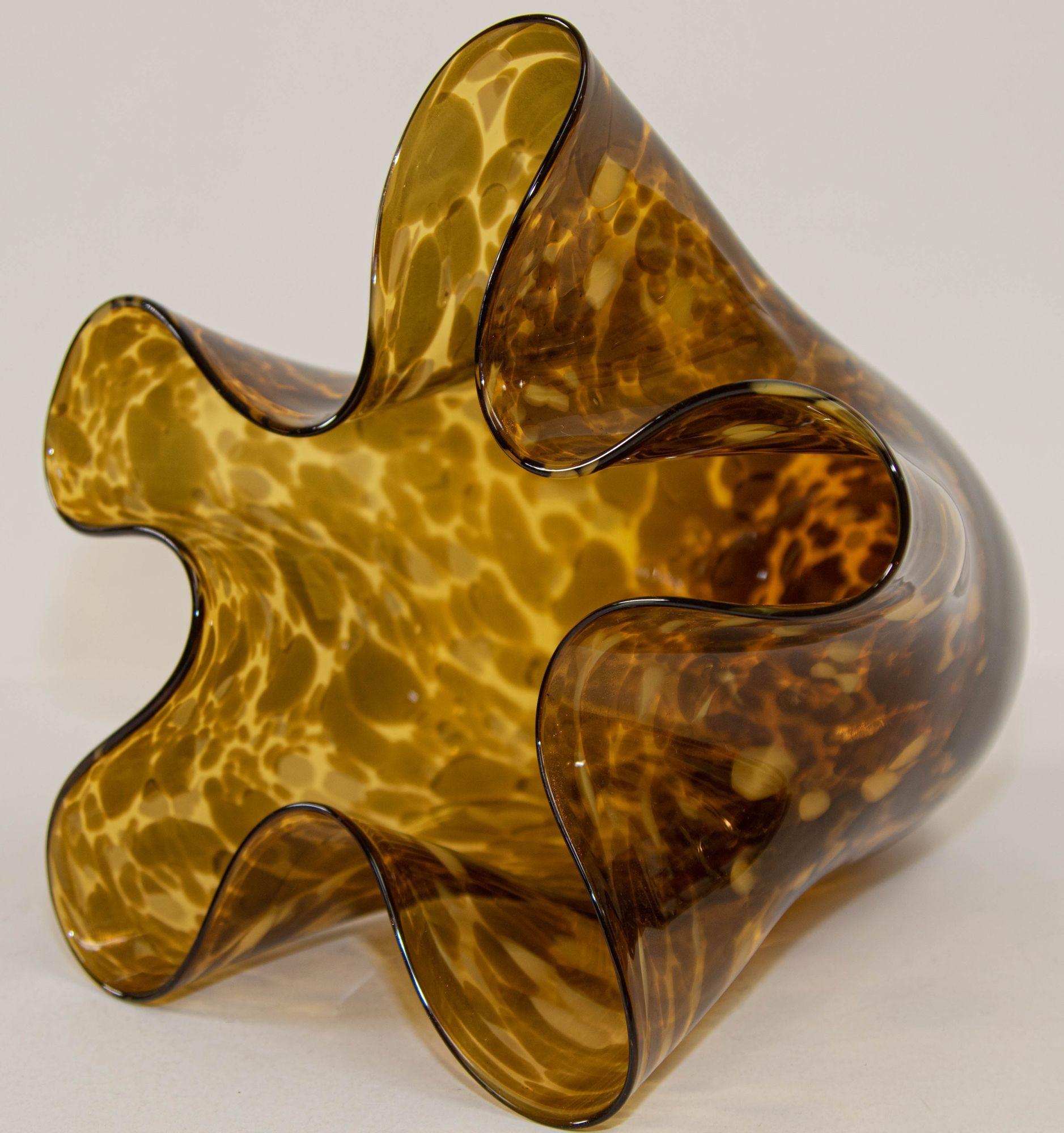Mid-Century Murano Leopard Tortoise Shell Pattern Glass Handkerchief Vase, 1960 For Sale 2
