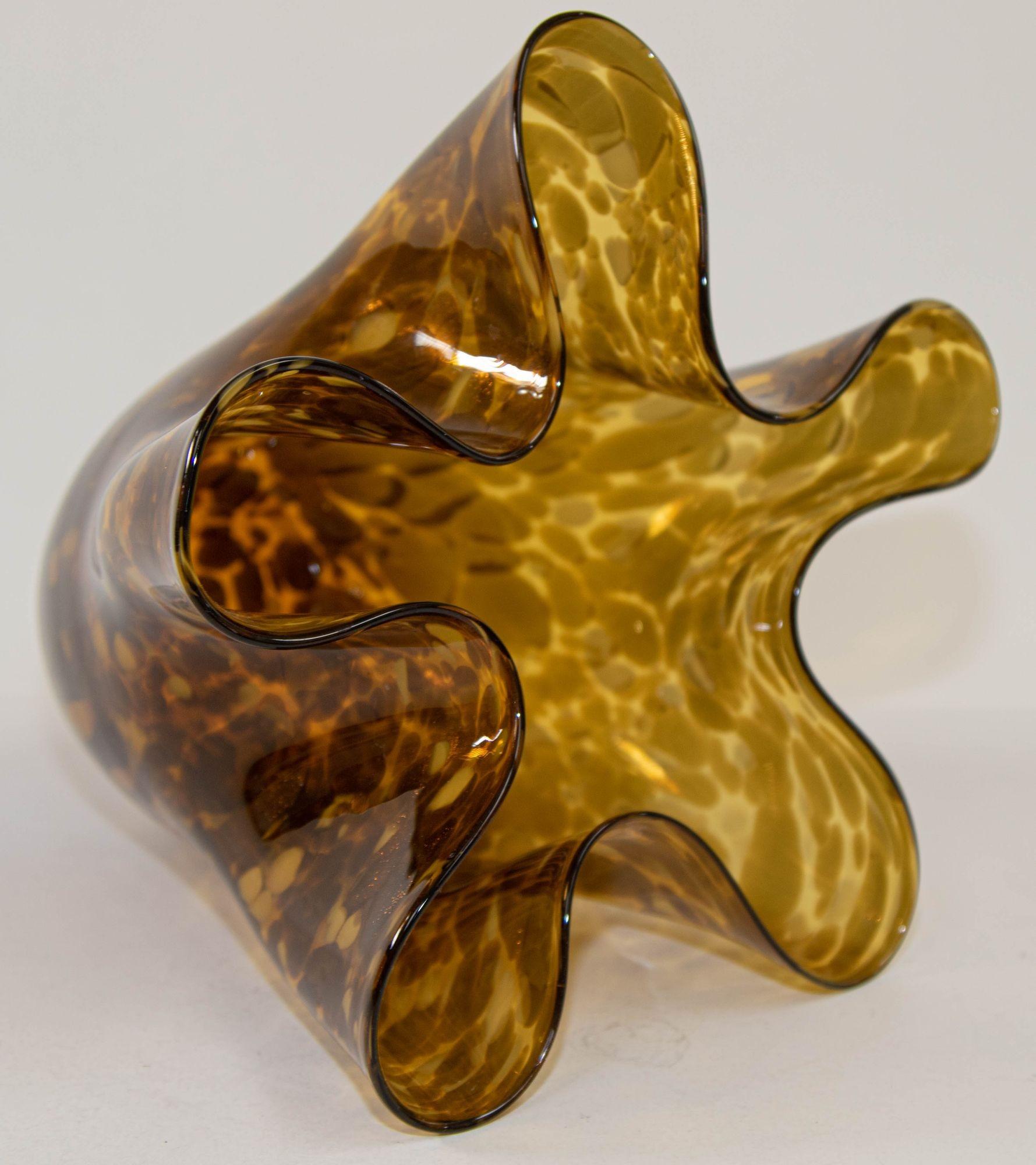 Mid-Century Murano Leopard Tortoise Shell Pattern Glass Handkerchief Vase, 1960 For Sale 3