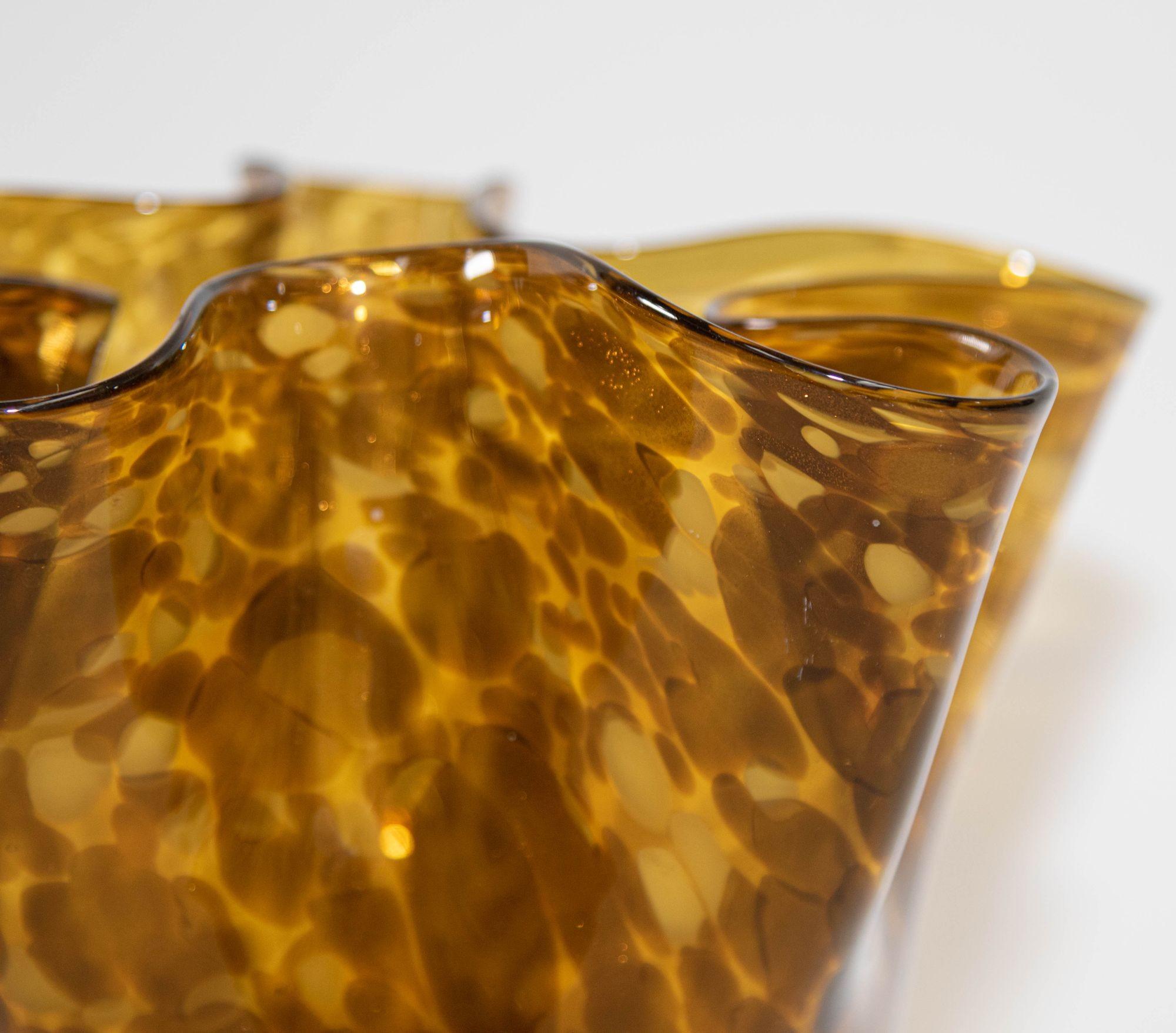 Hand-Crafted Mid-Century Murano Leopard Tortoise Shell Pattern Glass Handkerchief Vase, 1960 For Sale