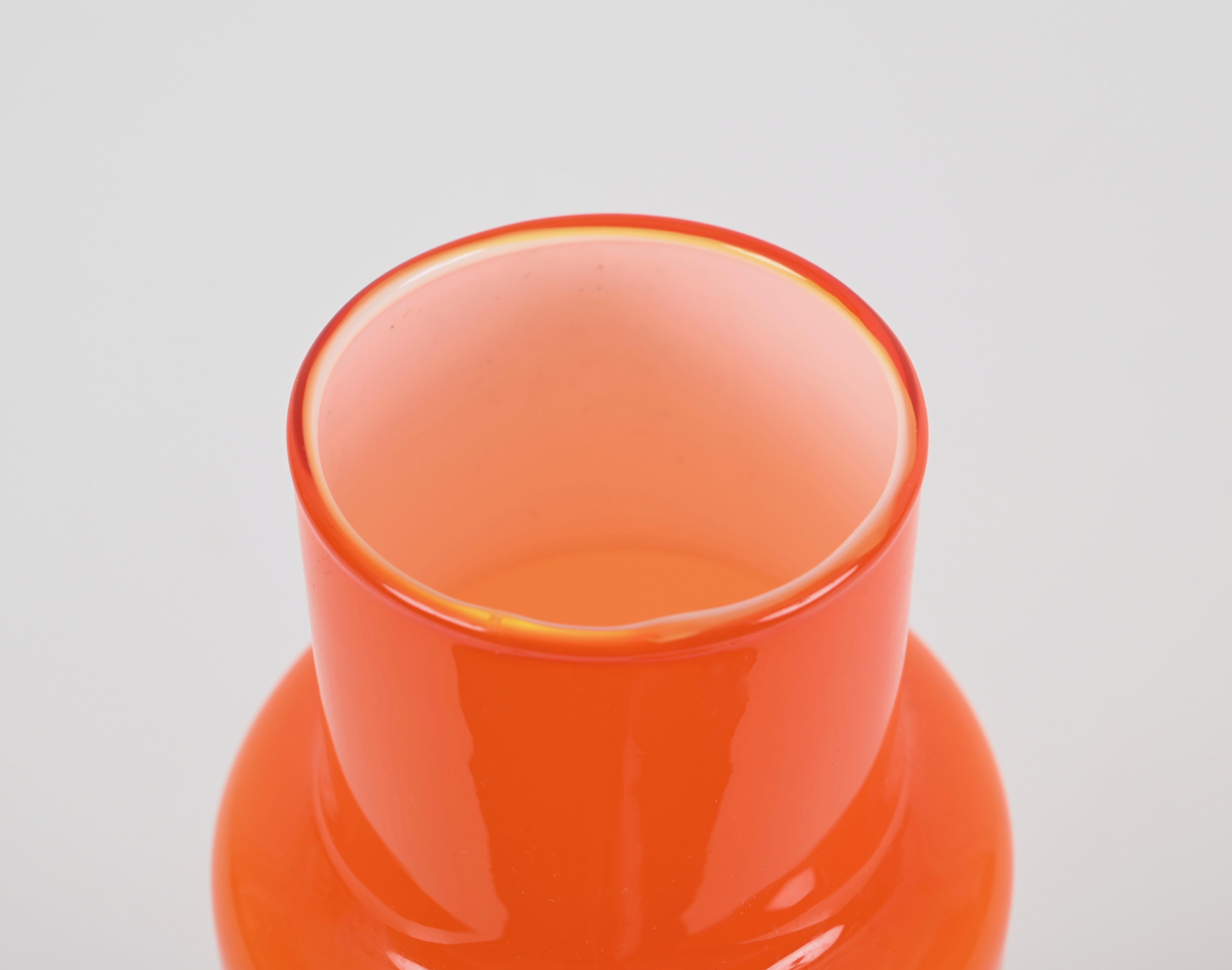 Vase en verre de Murano orange du milieu du siècle dernier, Italie 1970 en vente 4