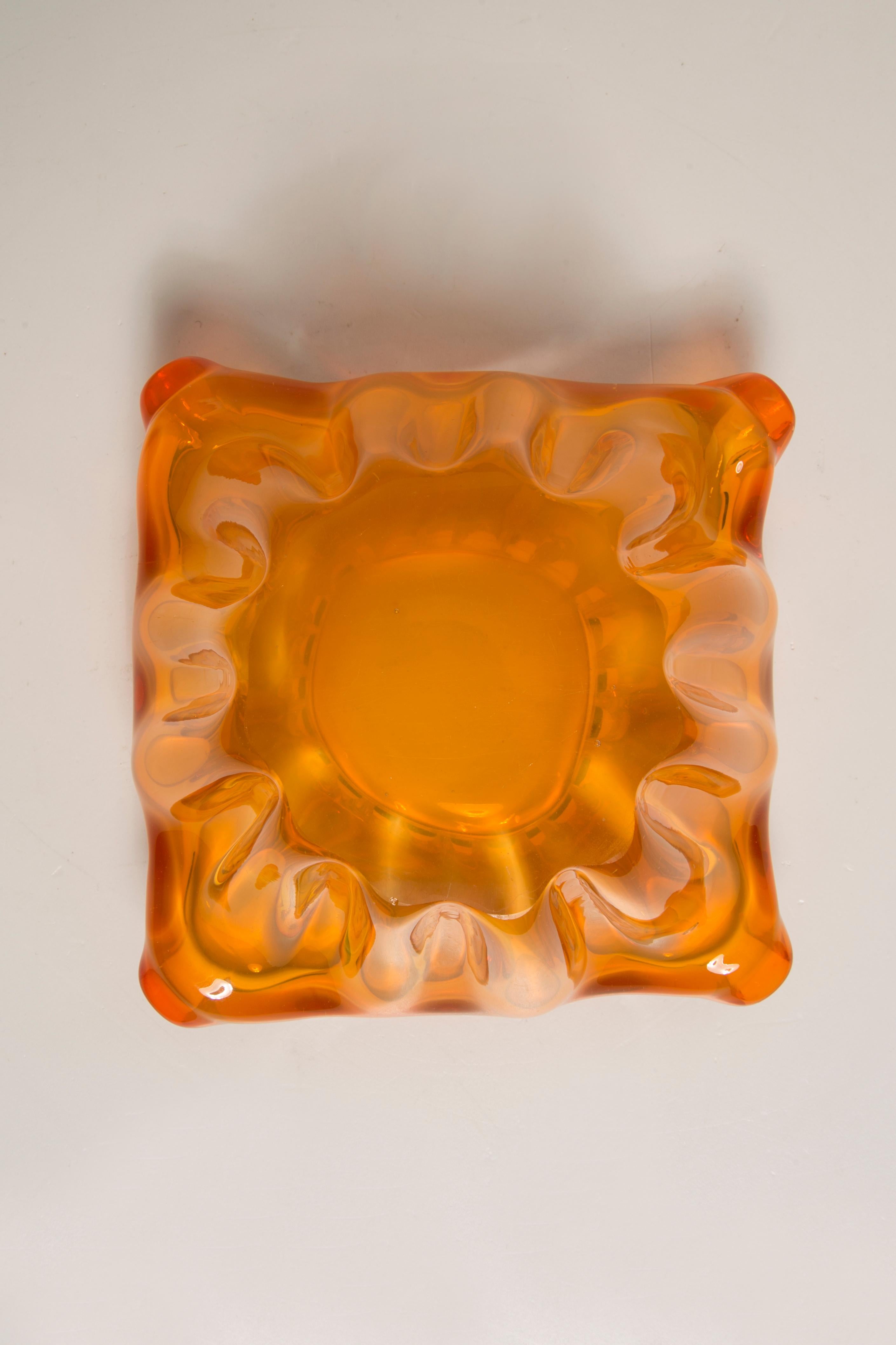 Cenicero de cuenco de cristal naranja de Murano de mediados de siglo, Italia, años 70 en venta 7