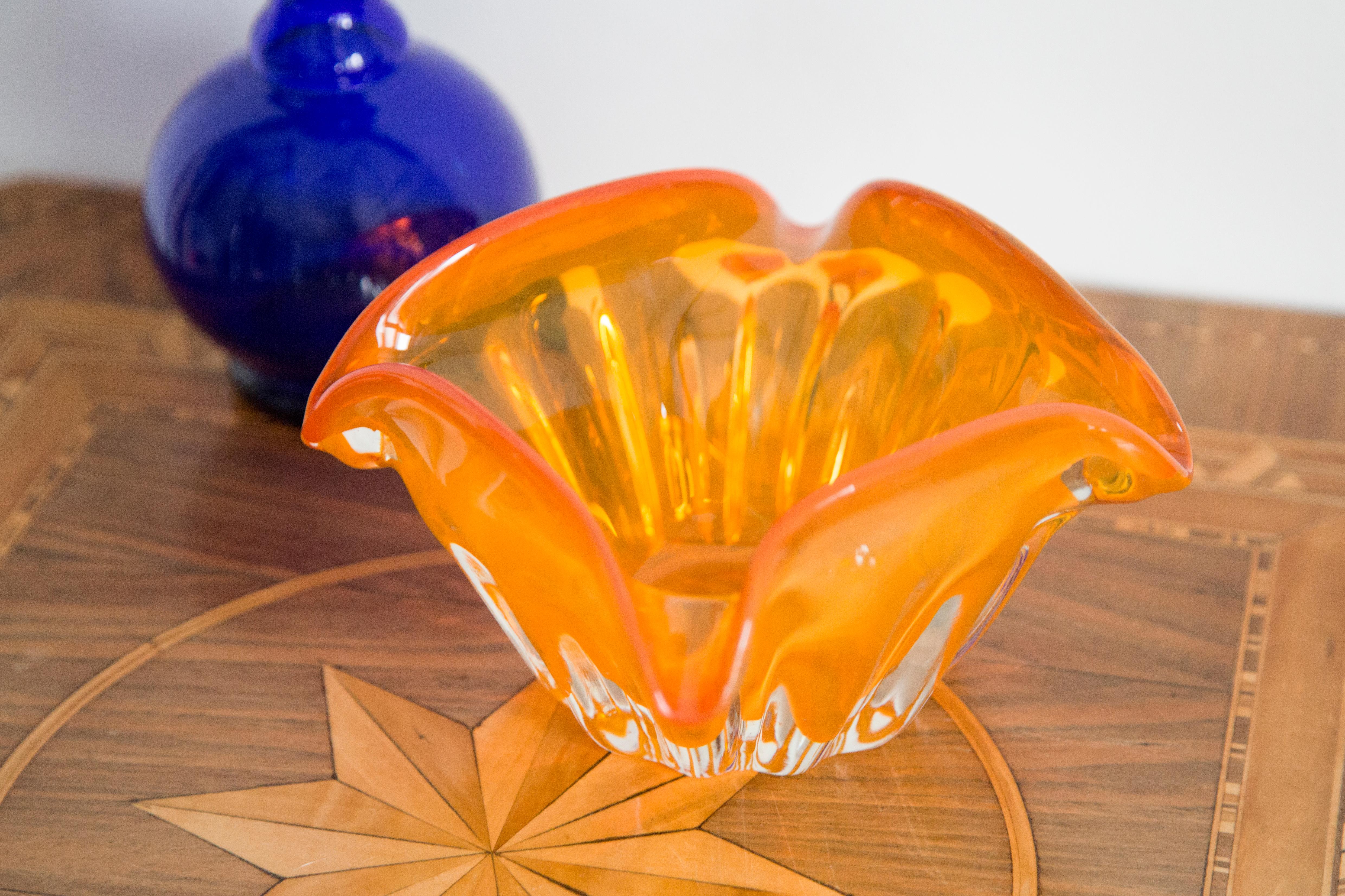 Cenicero de cuenco de cristal naranja de Murano de mediados de siglo, Italia, años 70 Italiano en venta