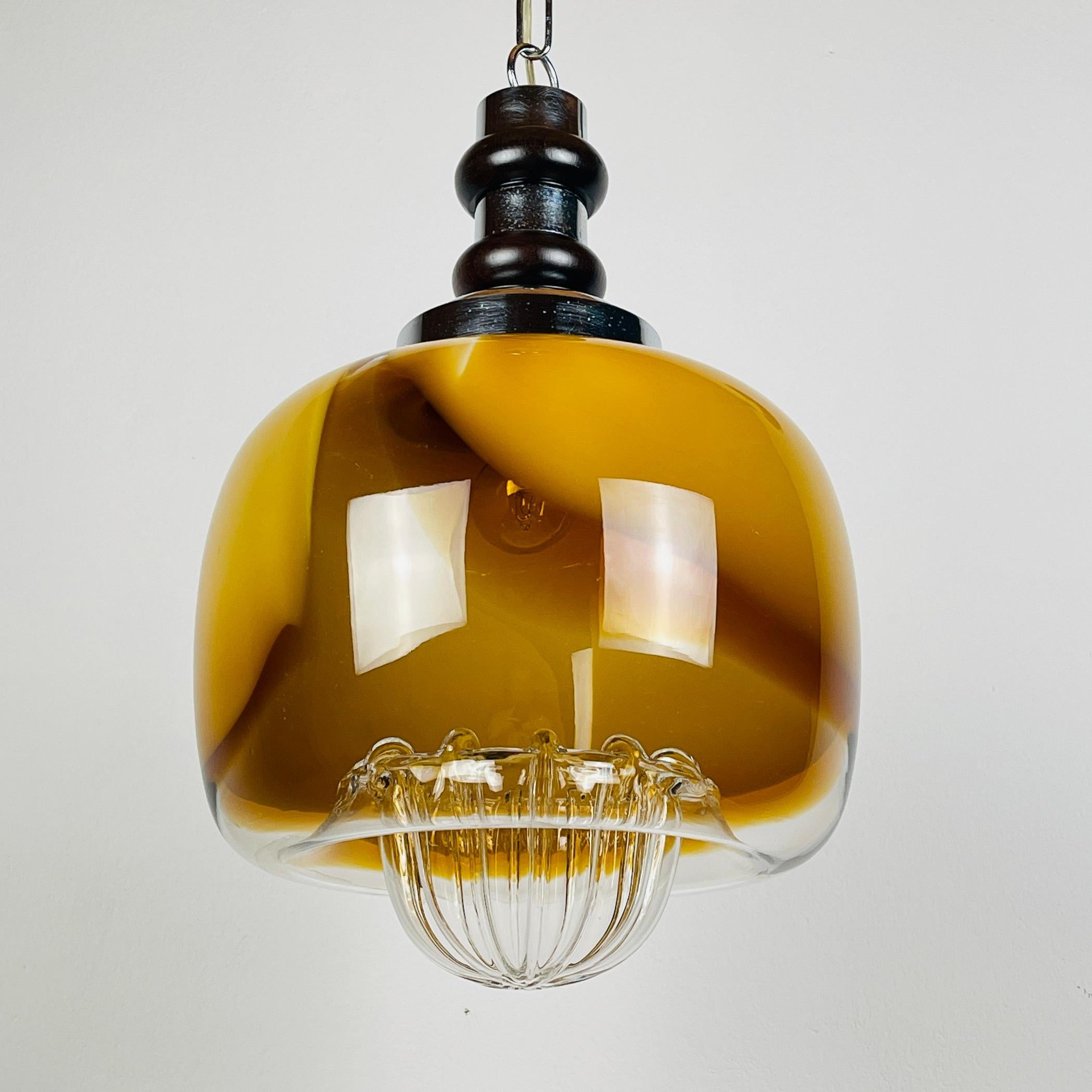 Introducing a captivating piece of mid-century design: the Murano pendant lamp by Mazzega, meticulously crafted in Italy during the 1970s. This stunning vintage Italian chandelier is a testament to the timeless allure of Murano glass craftsmanship.