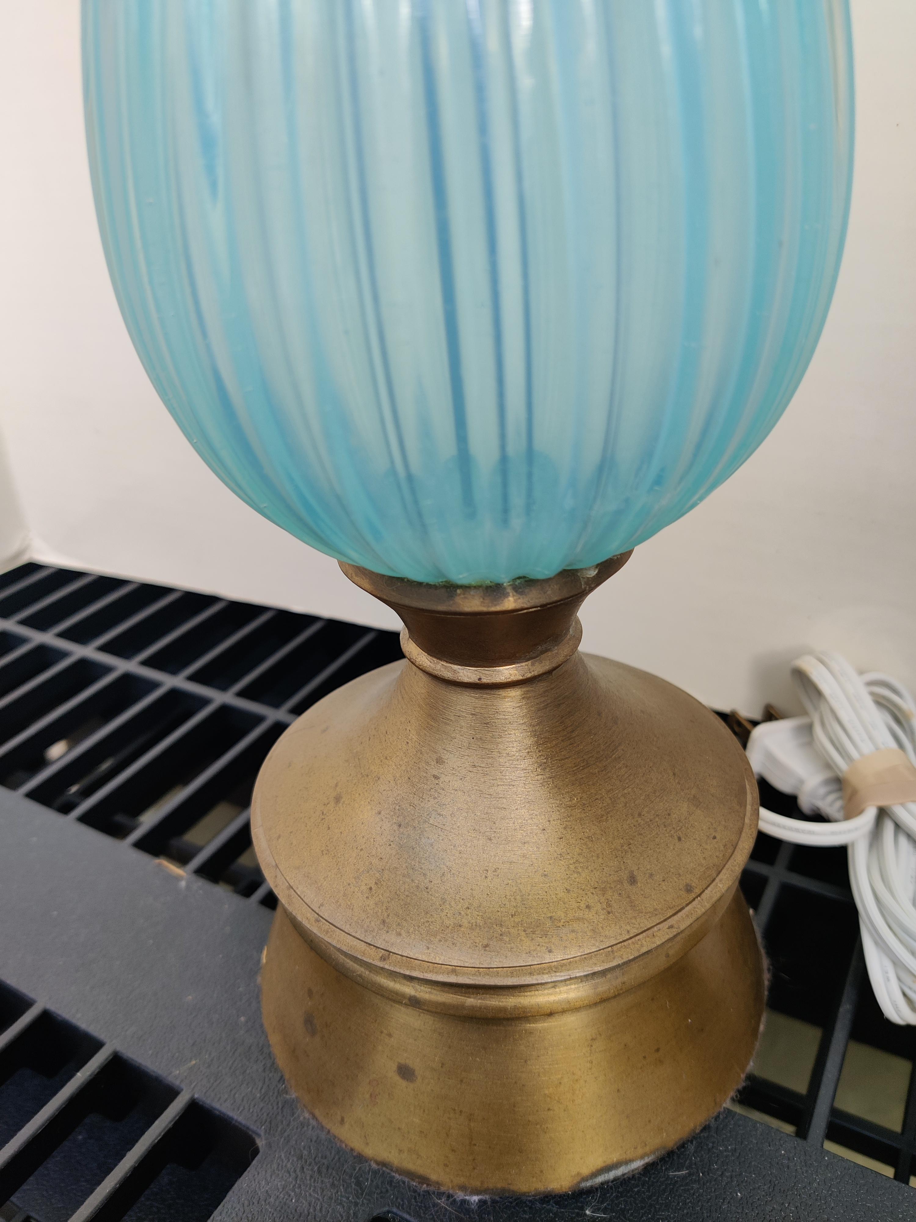 Mid Century Murano Periwinkle Fluted Glass Lamp In Good Condition For Sale In Cincinnati, OH