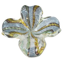 Cuenco Cuatrifolio de Murano de Mitad de Siglo con Latticino Blanco - Italia - Circa 1970's