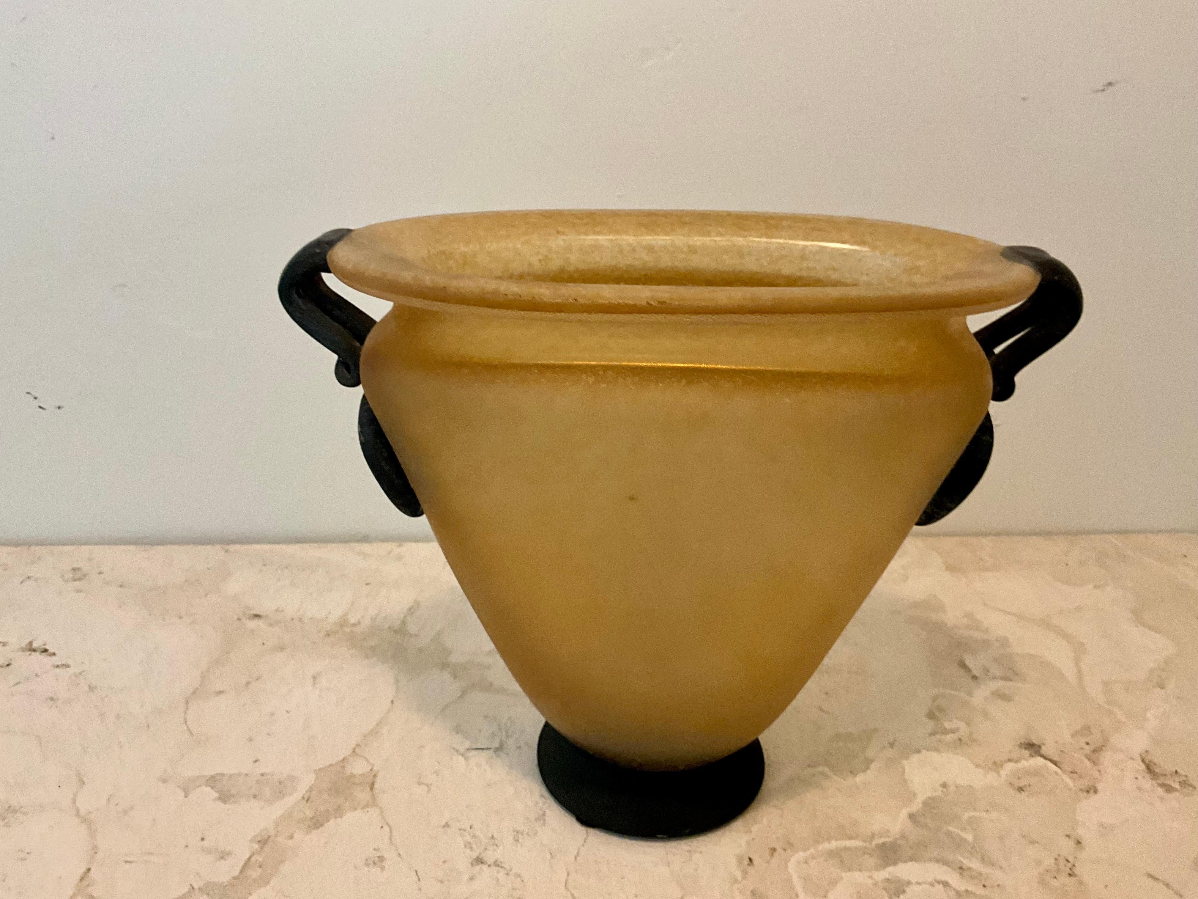 Fin du 20e siècle Vase Urne en verre Murano Scavo du milieu du siècle, jaune en vente