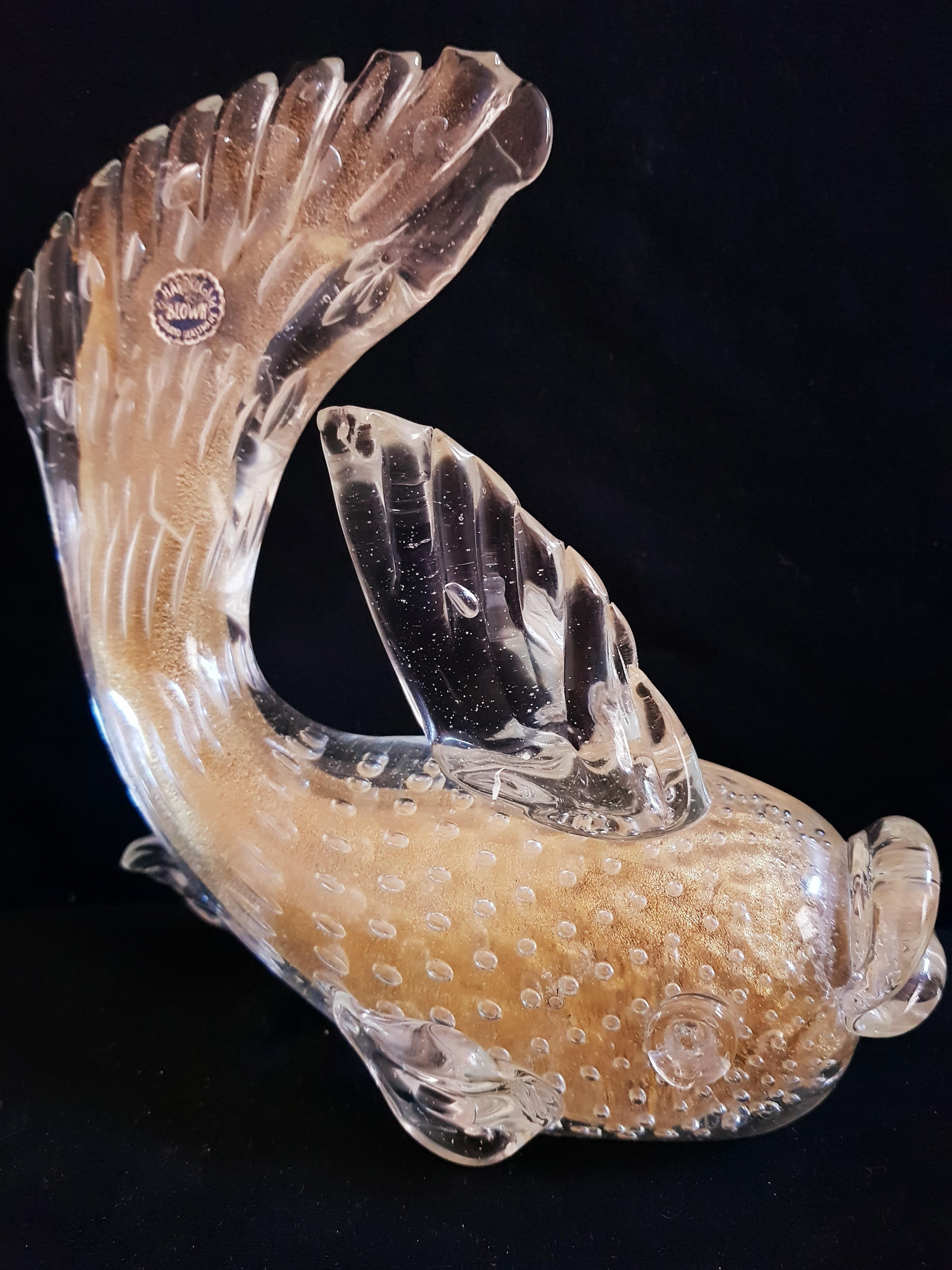 Beautiful mid-century Murano cordonato d`oro glass fish with gold leaf and with controlled bubbles, by Archimede Seguso; years 1940-1946. In excellent condition. Original Import company sticker G Hardy , this company started in the year 1947,
