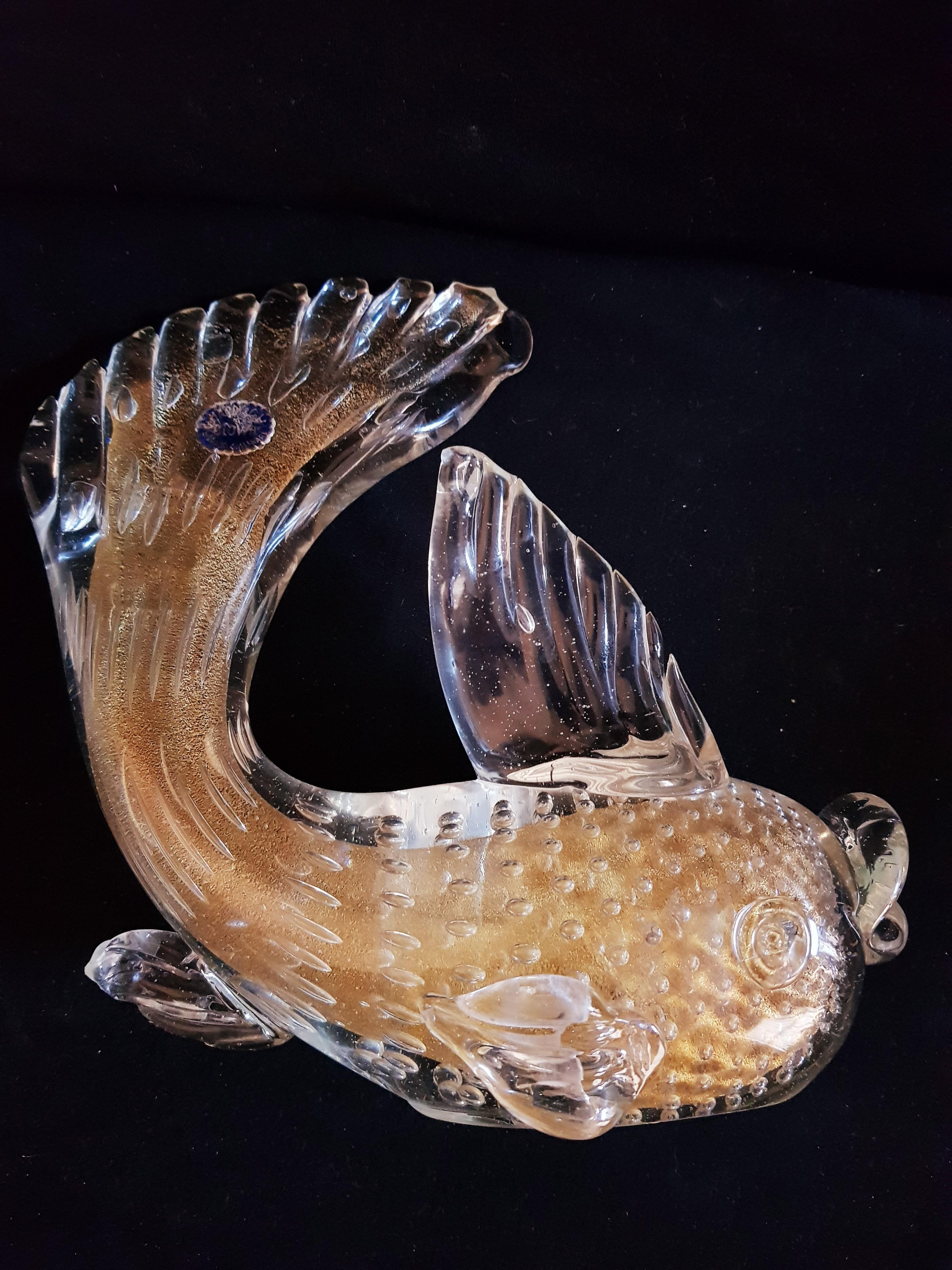Art Nouveau Mid-Century Murano Seguso vetri D'arte fish controlled bubbles and gold leaf For Sale