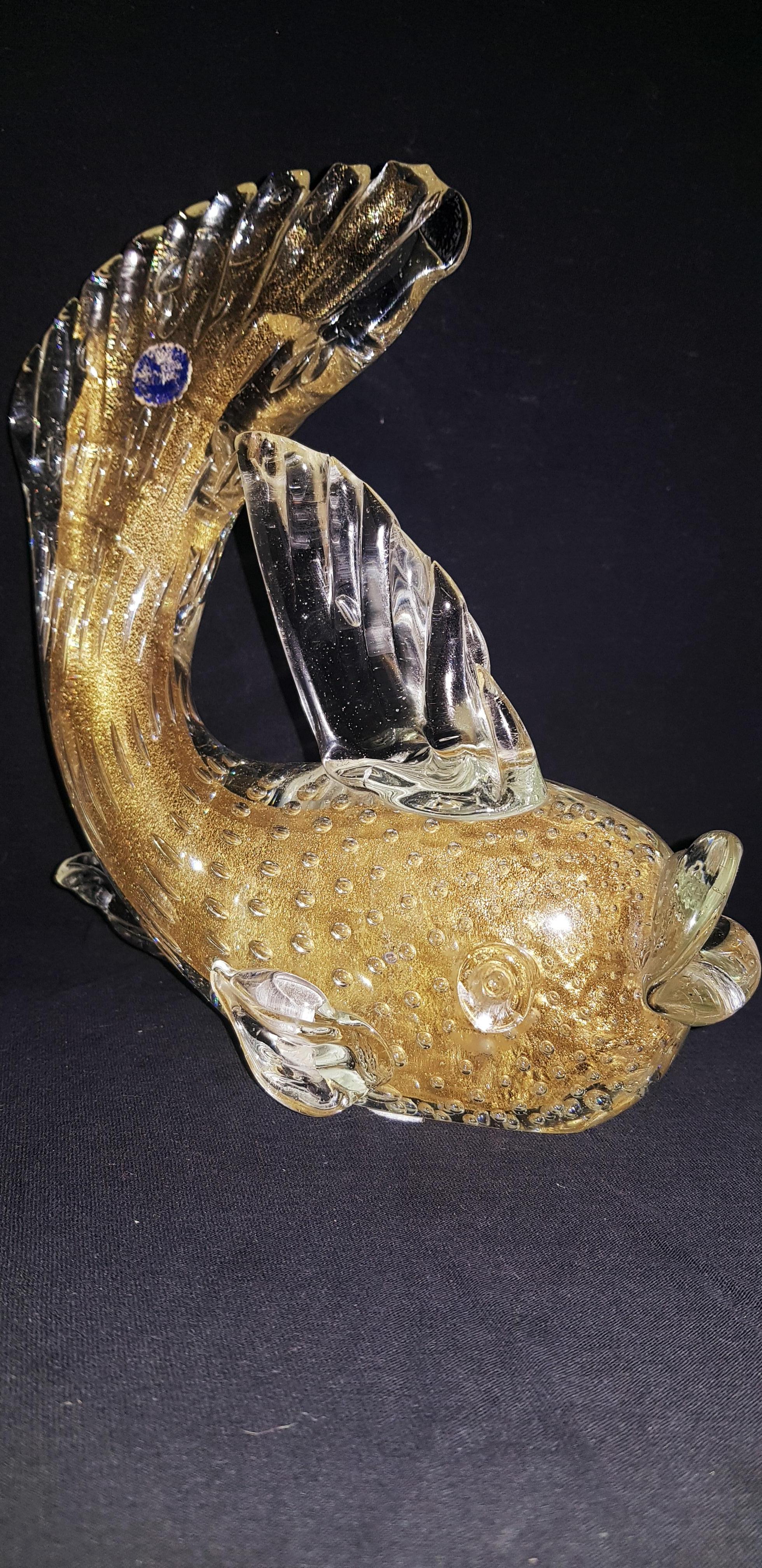Italian Mid-Century Murano Seguso vetri D'arte fish controlled bubbles and gold leaf For Sale