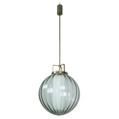 Lustre du milieu du siècle en verre fumé de Murano avec diffuseur opalin, Italie, années 1950