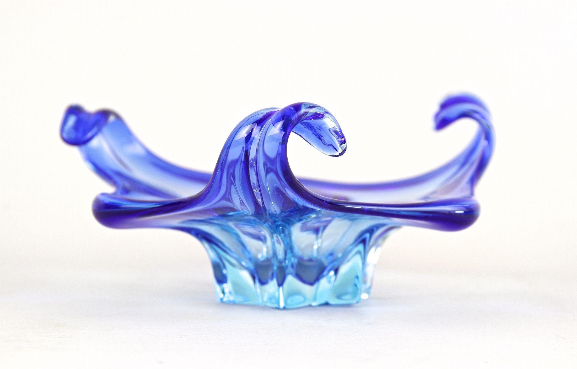 Bol en verre bleu de Murano Sommerso du milieu du siècle, Italie vers 1960 en vente 5