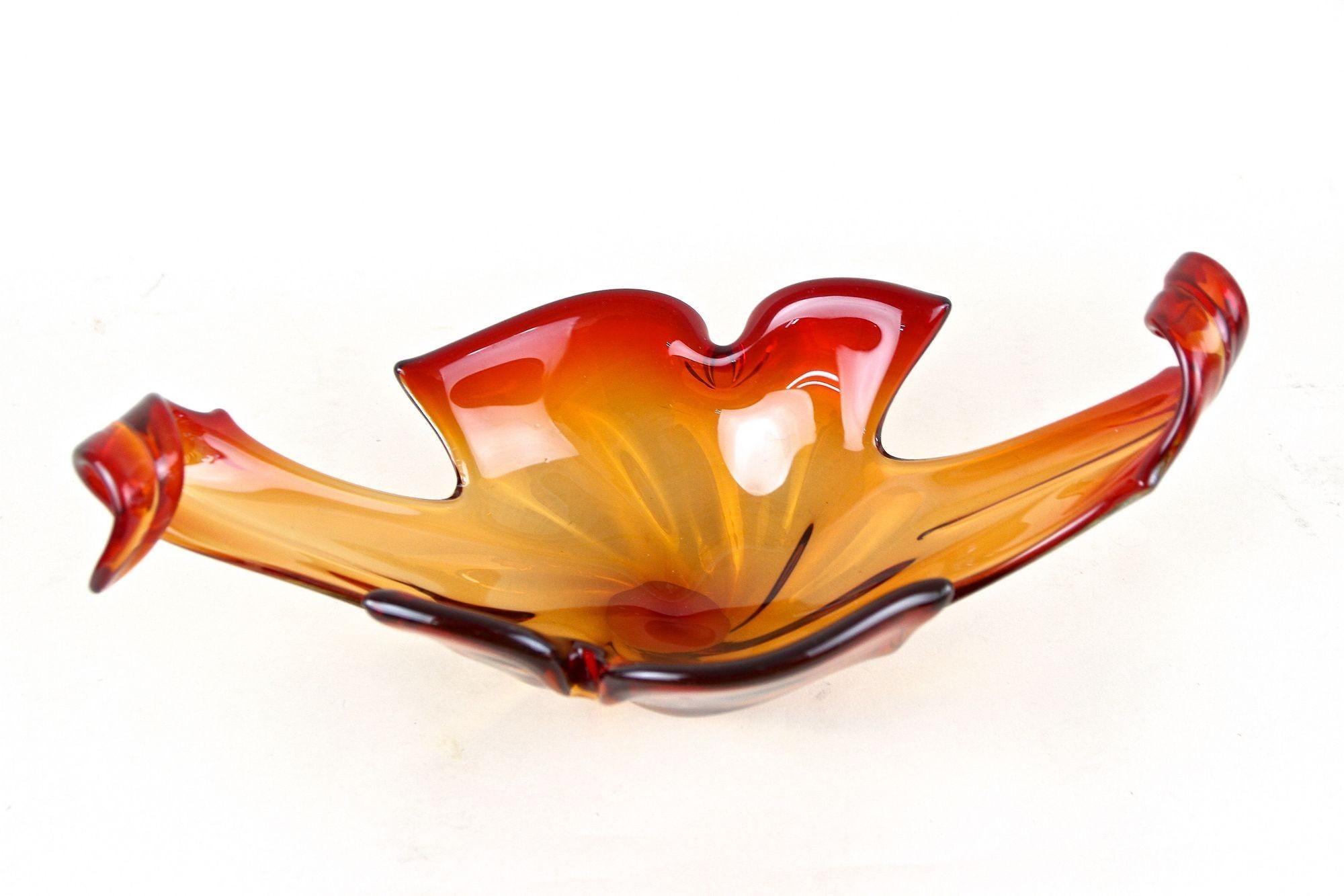 Bol Sommerso de Murano du milieu du siècle dernier, tons rouge/orange, Italie, vers 1960 en vente 3