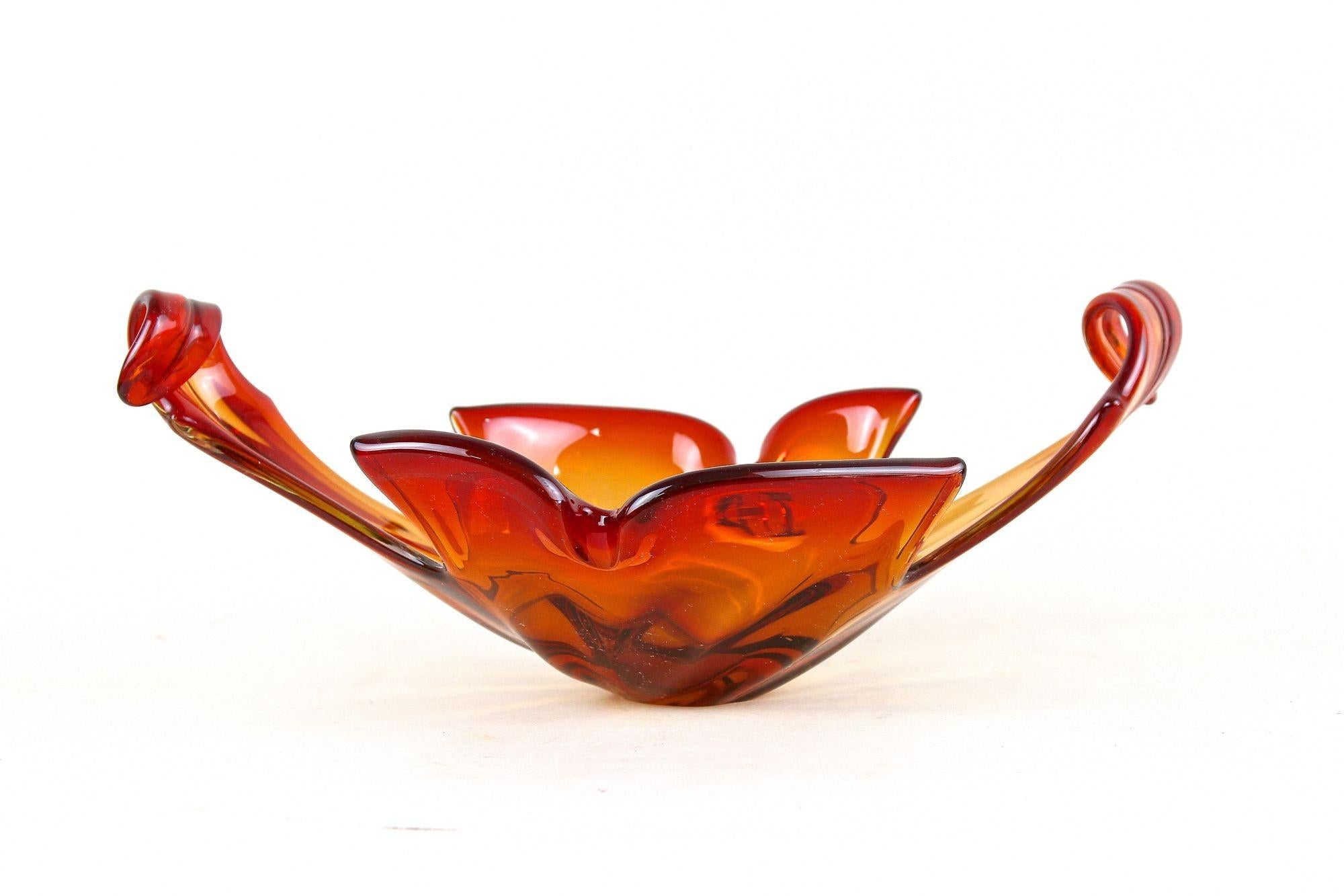 italien Bol Sommerso de Murano du milieu du siècle dernier, tons rouge/orange, Italie, vers 1960 en vente