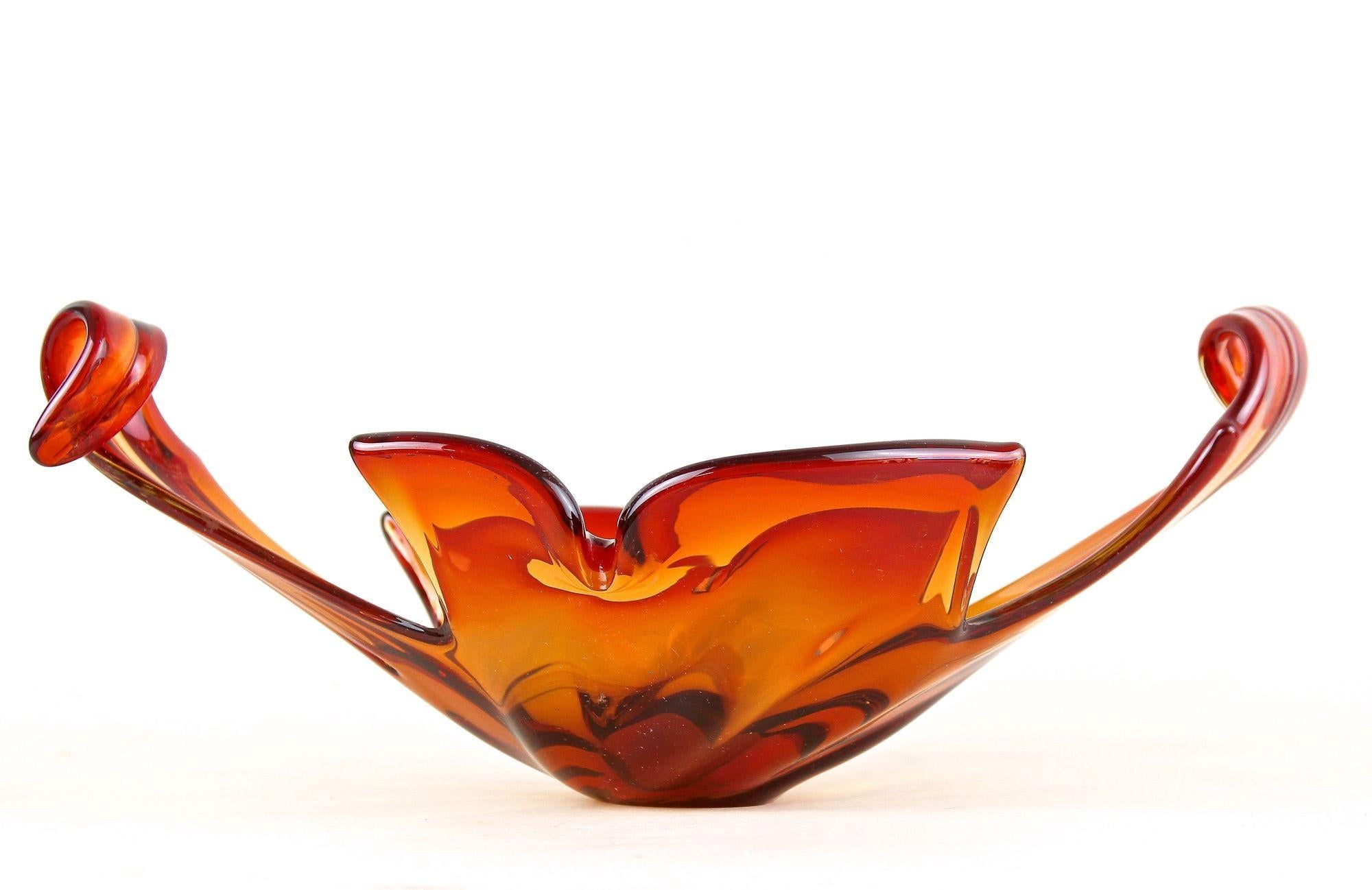 Bol Sommerso de Murano du milieu du siècle dernier, tons rouge/orange, Italie, vers 1960 en vente 1