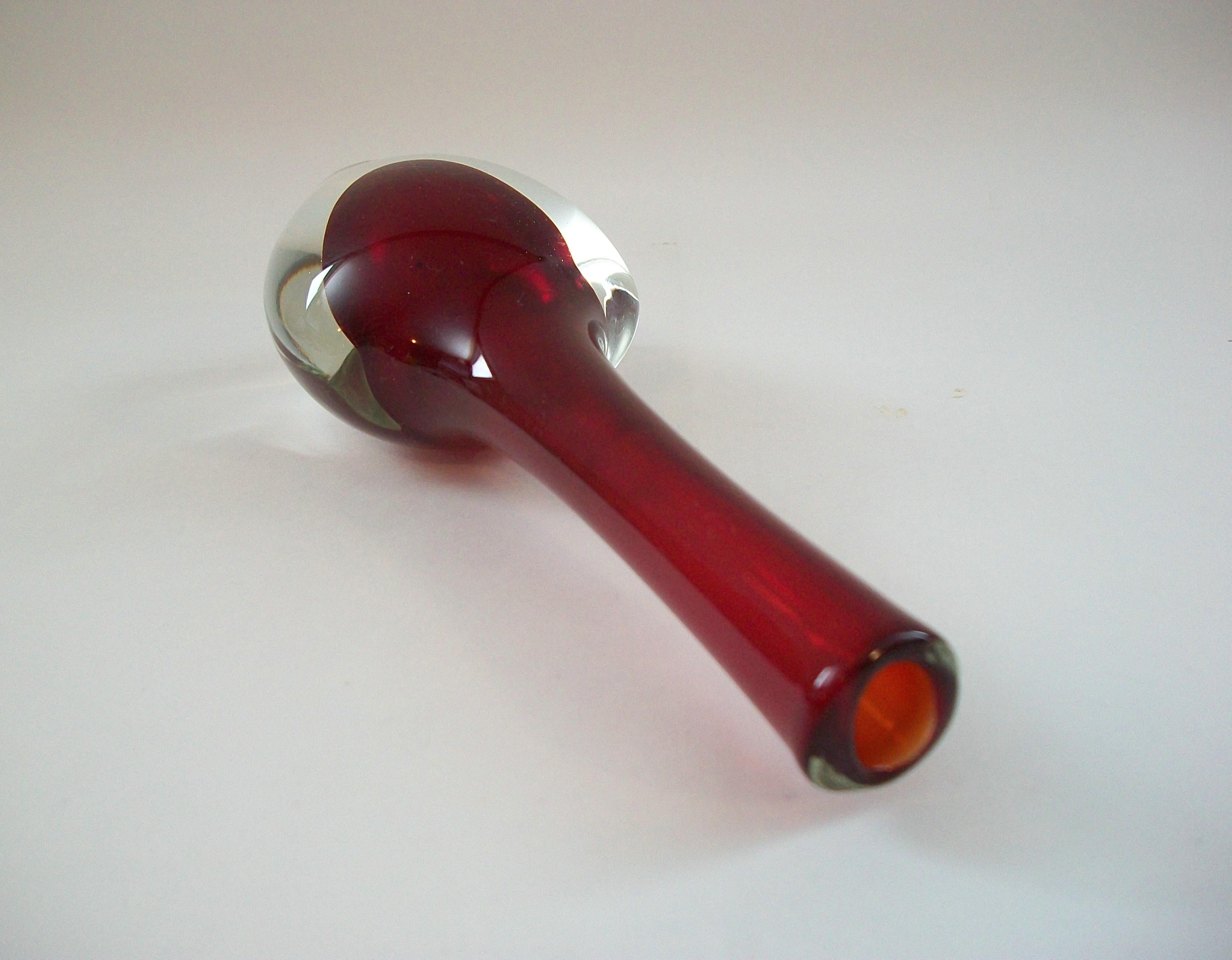 Mid Century Murano Glass Sommerso Vase - Italien - CIRCA 1950er Jahre (Glaskunst) im Angebot