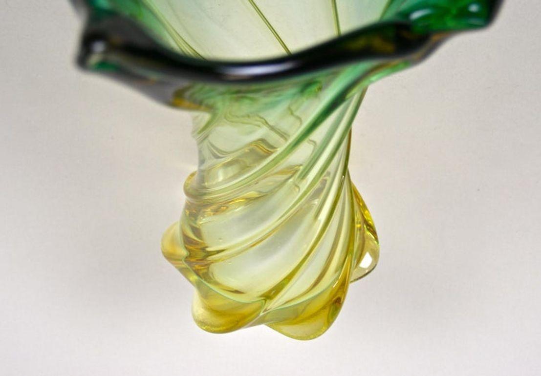 Mid-Century Murano Sommerso Glass Vase, Italy, circa 1960 im Angebot 5