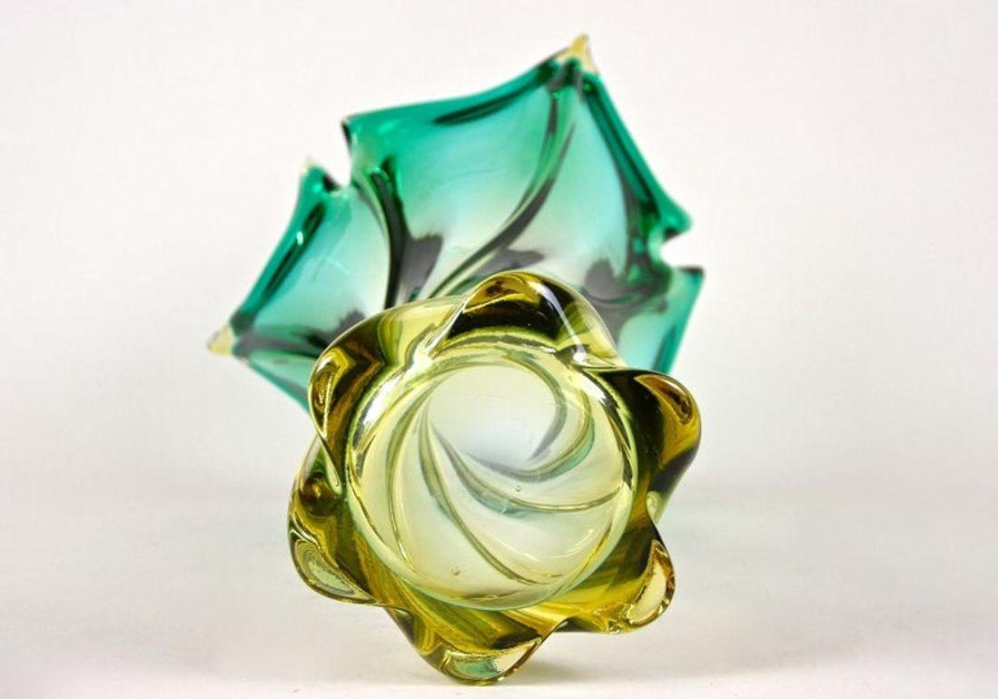 Mid-Century Murano Sommerso Glass Vase, Italy, circa 1960 im Angebot 7