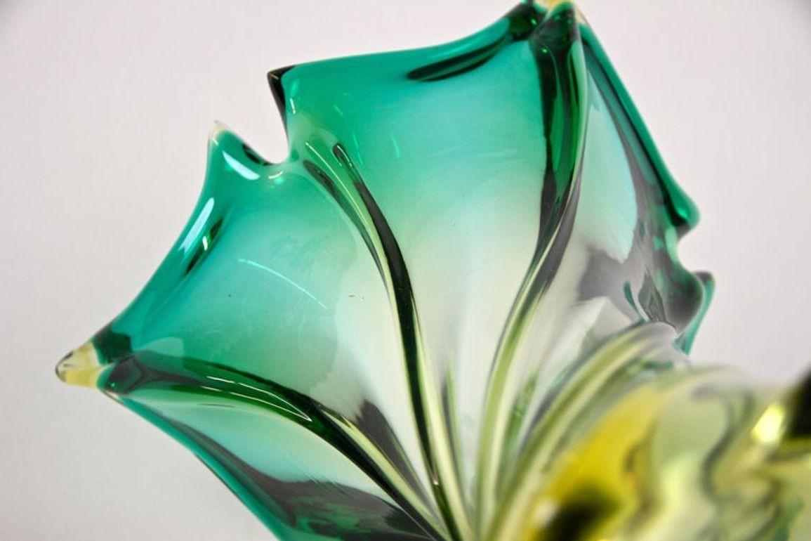 Mid-Century Murano Sommerso Glass Vase, Italy, circa 1960 im Angebot 8