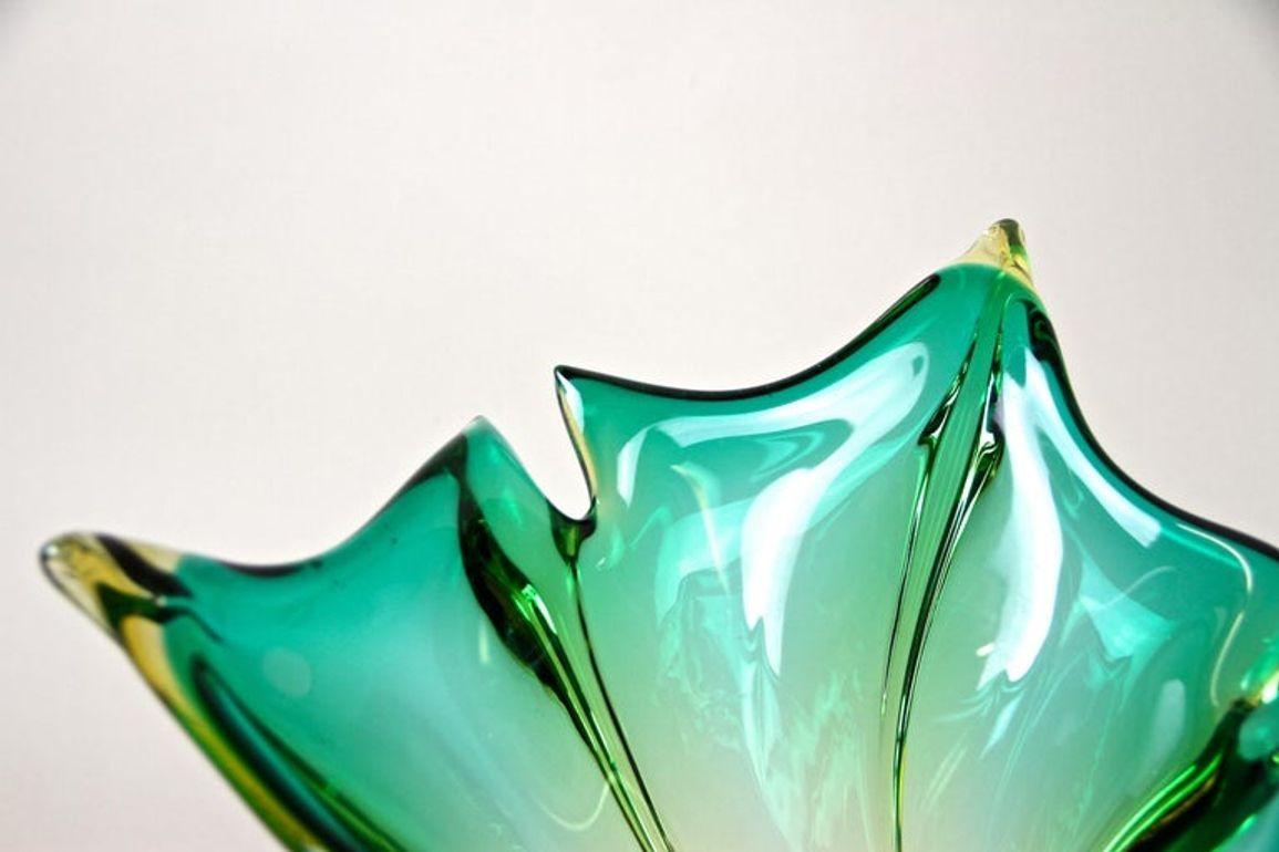 Mid-Century Murano Sommerso Glass Vase, Italy, circa 1960 im Angebot 11
