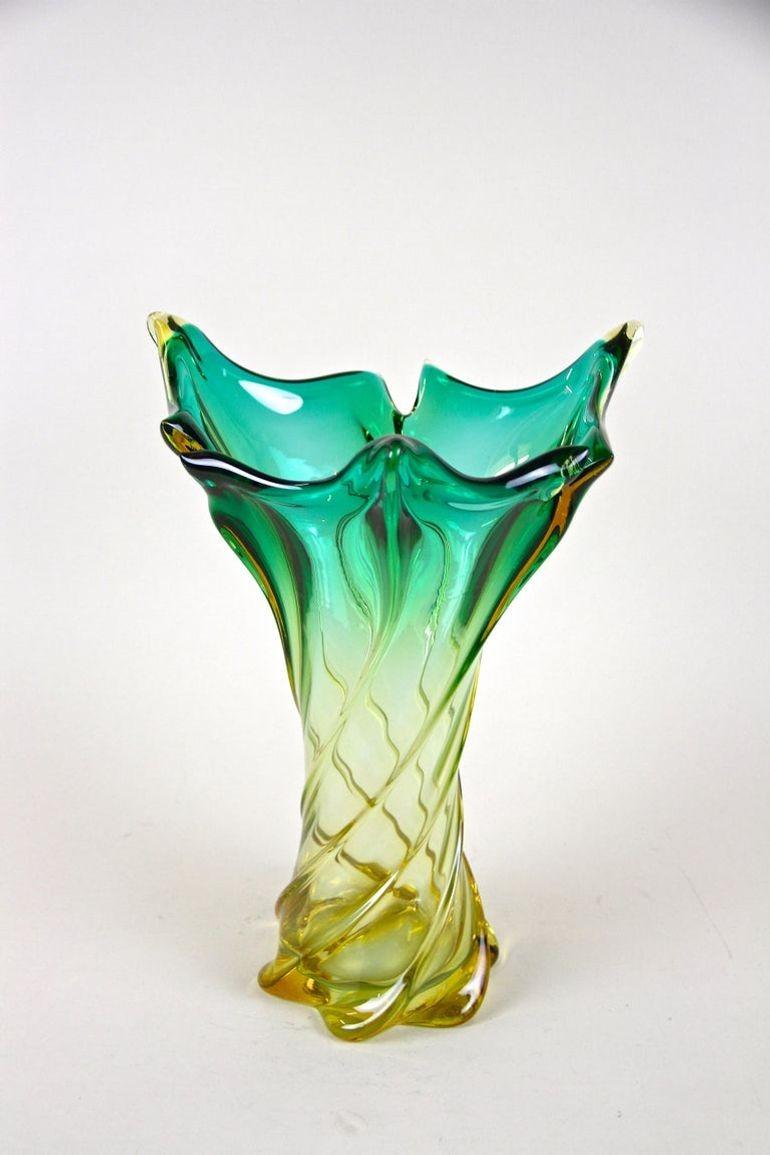 Large, beautifully shaped mid-century Murano glass vase from the renown workshops in Italy around 1960. An absolute fantastic looking piece of Italian glass art with twisted body combined with a wonderful unique coloration: from shining green tones
