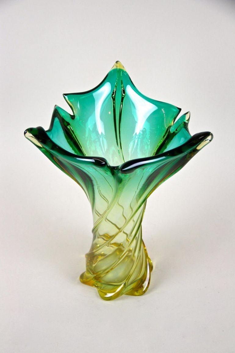 Mid-Century Murano Sommerso Glass Vase, Italy, circa 1960 (20. Jahrhundert) im Angebot