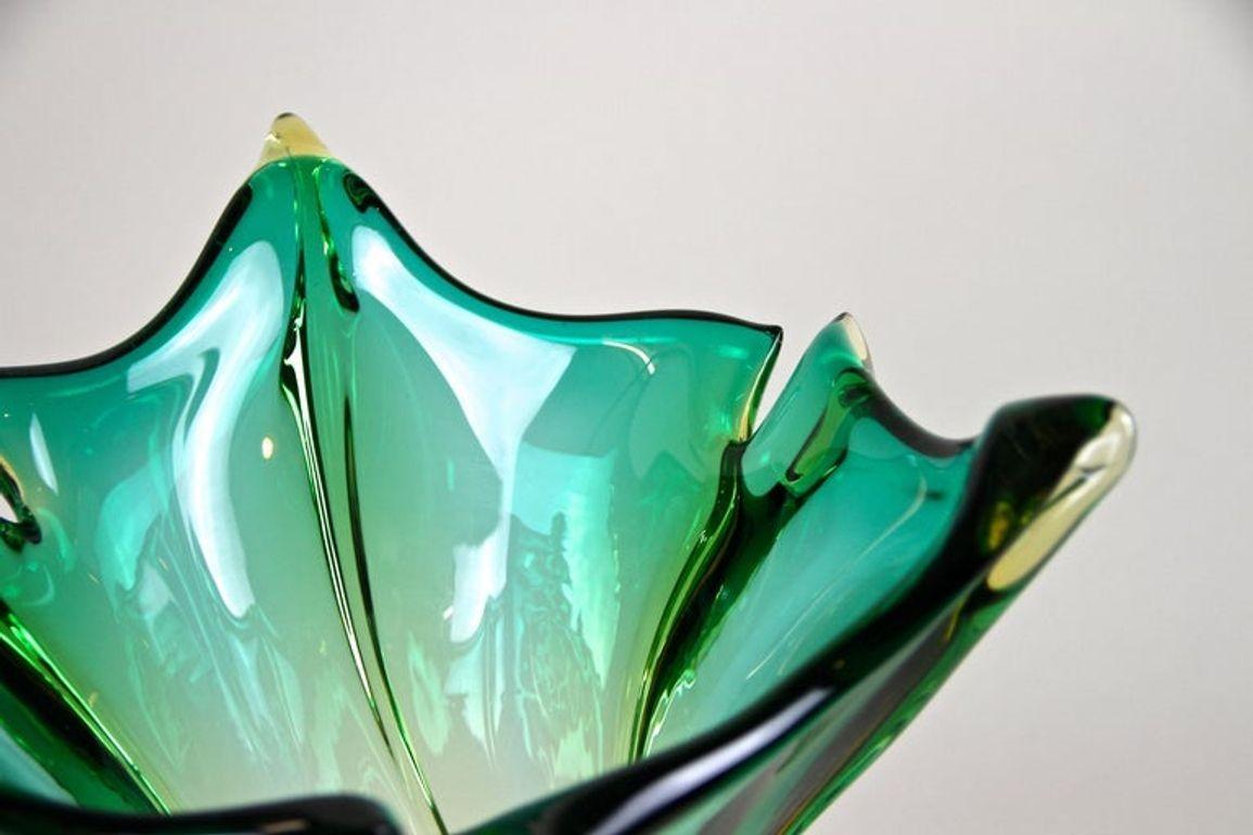 Mid-Century Murano Sommerso Glass Vase, Italy, circa 1960 im Angebot 1