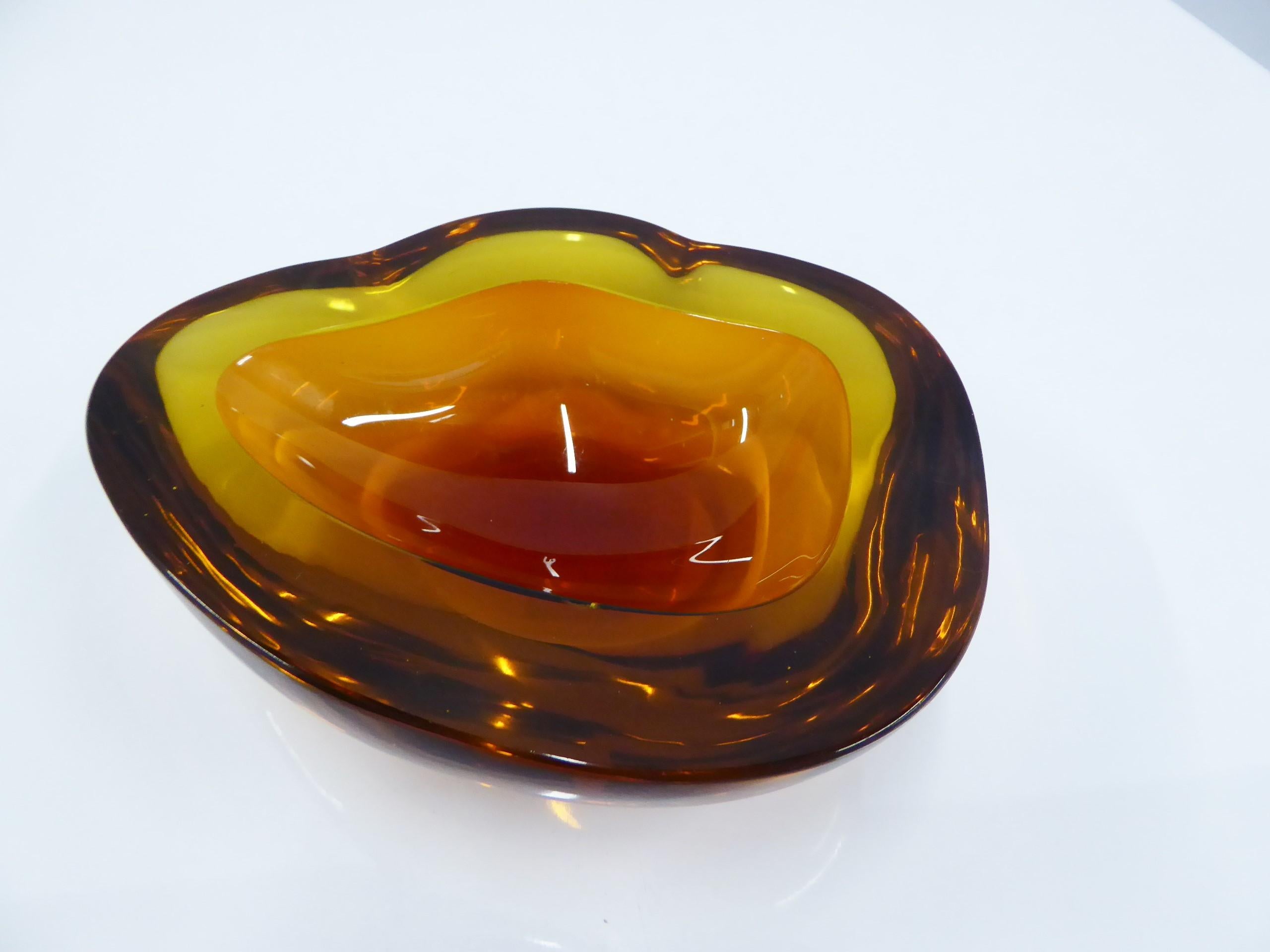 Attributed to Maurizio Albarelli for Seguso, an important and lovely thick walled Sommerso vessel from Murano, Italy. Two shades of amber colored thick glass in an amoeba shaped vessel. Superb artistry. Tiny flake on the inside rim, please see