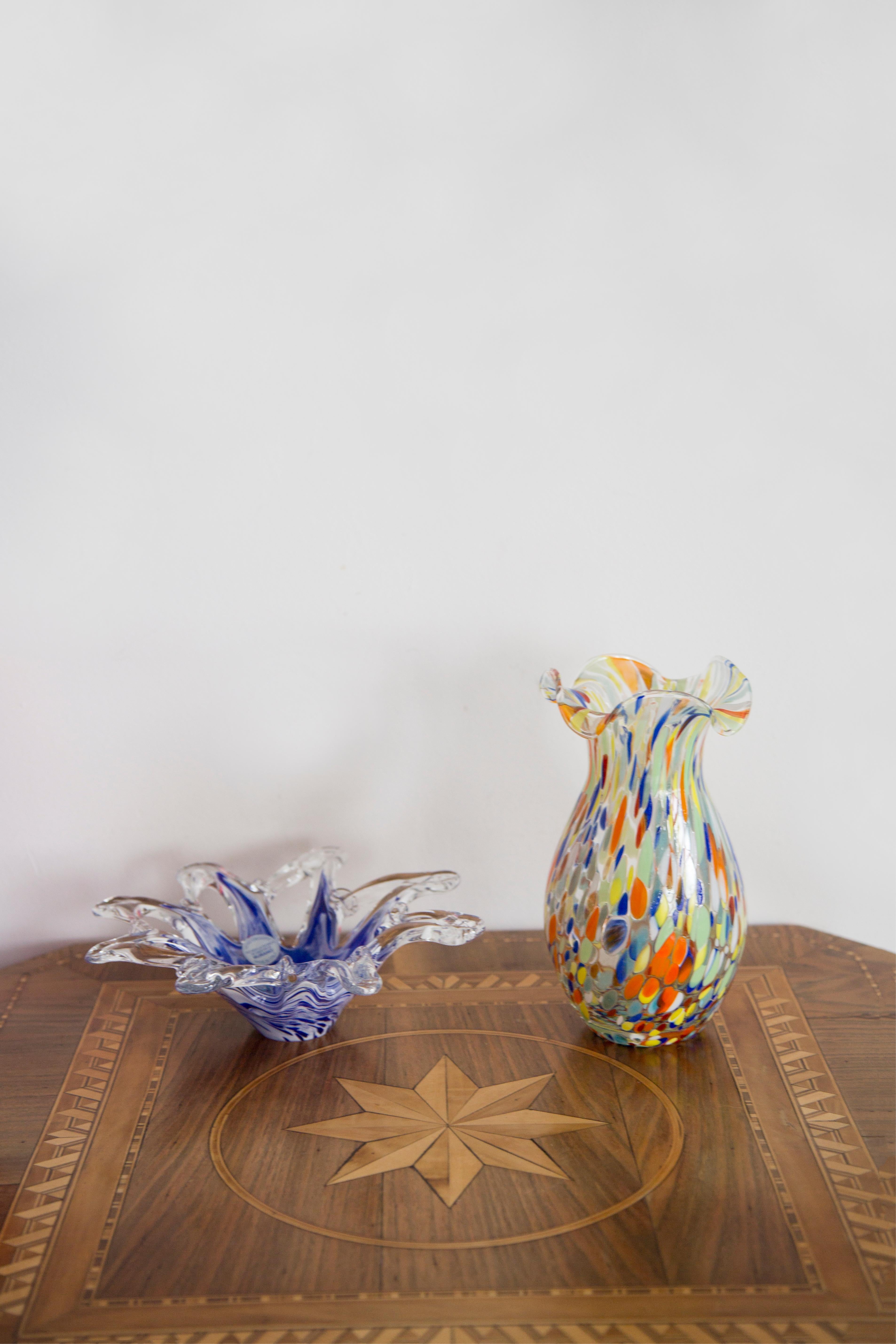 This original vintage glass ash tray bowl element was designed and produced in the 1970s in Lombardia, Italy. It is made in Sommerso Technique and has a fantastic faceted form. The vibrant color makes this items highly decorative. This item is a