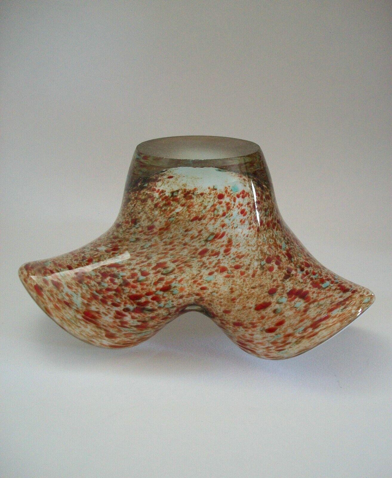 Midcentury Murano Trefoil Speckled Glass Bowl - Unsigned - Italy - circa 1970s For Sale 2