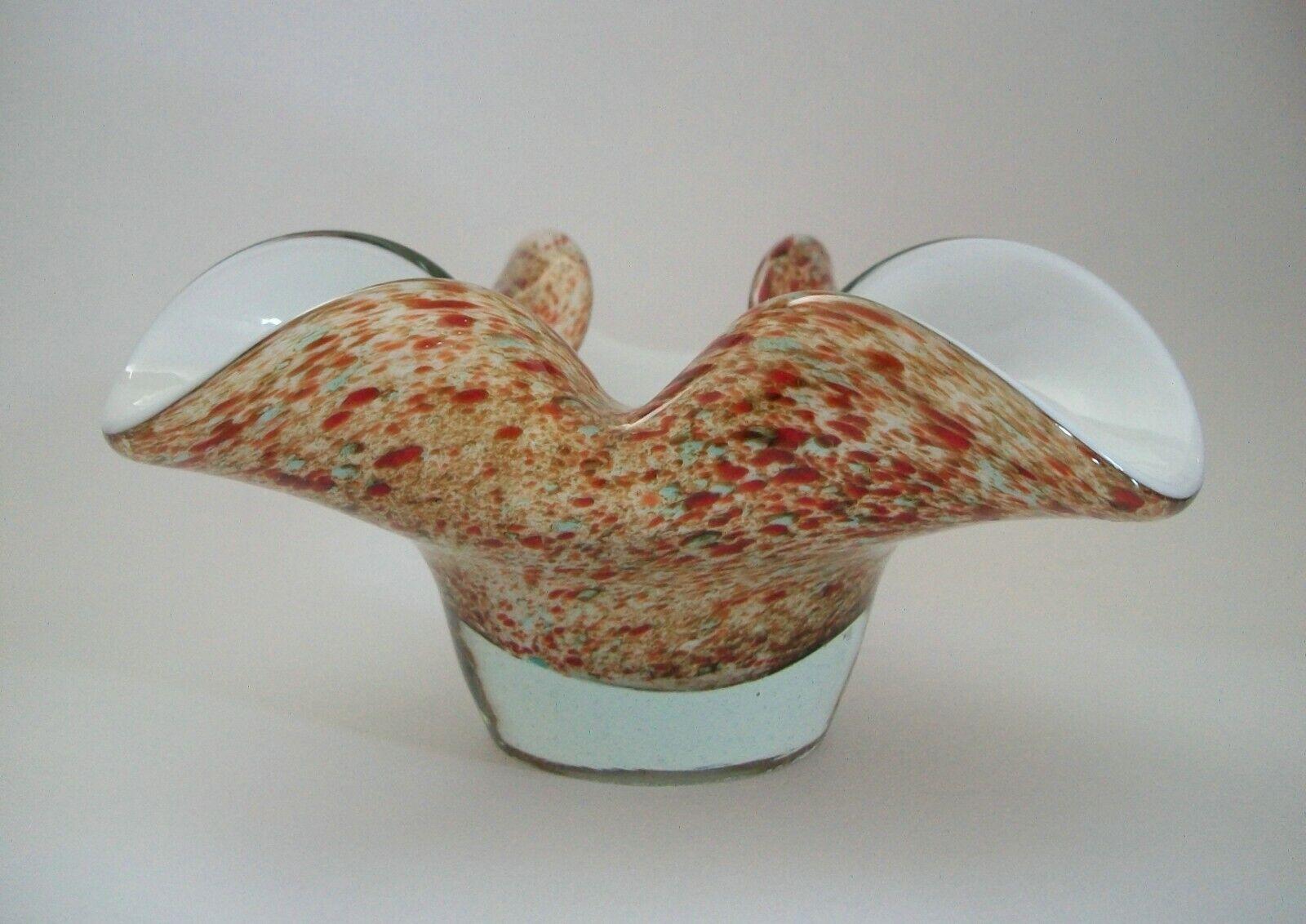 Murano Mid Century Modern studio glass trefoil form bowl - clear glass with speckles to the exterior (red and turquoise) - solid white glass to the interior - frosted glass base - unsigned (no label) - Italy - circa 1970's.

Excellent/mint vintage