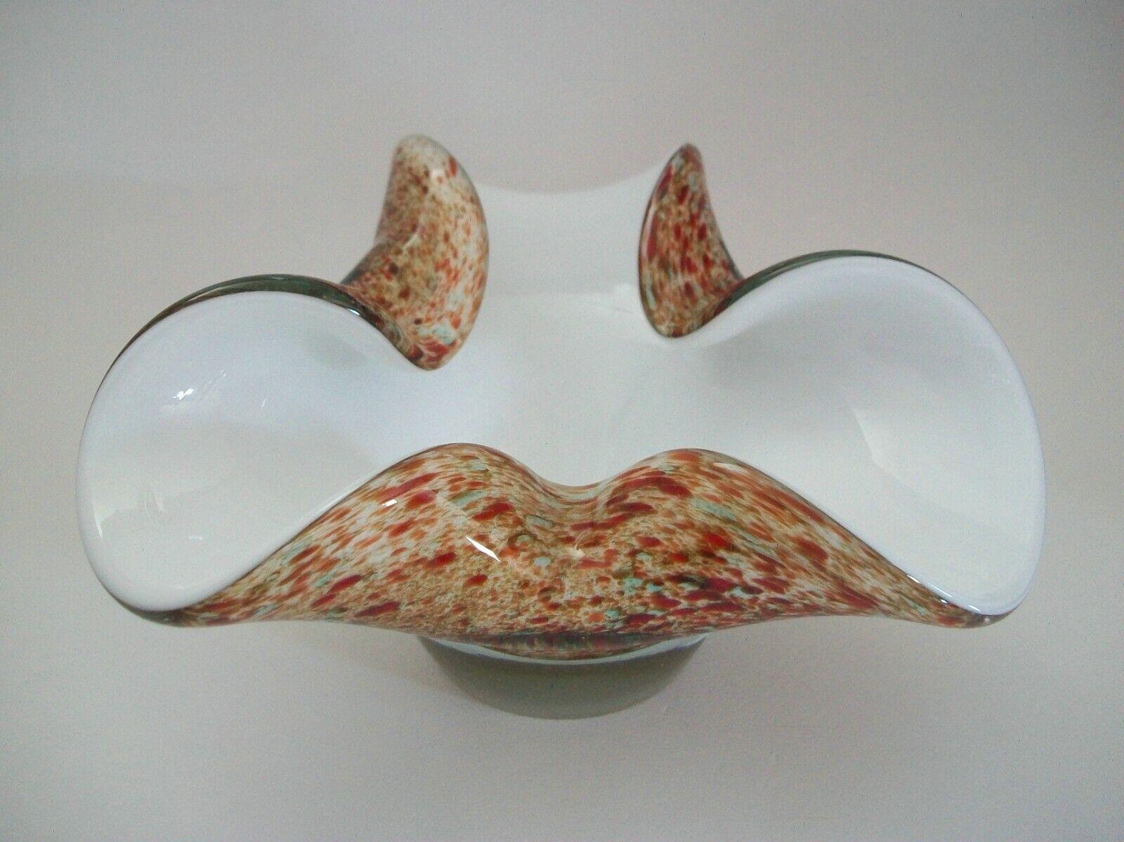Hand-Crafted Midcentury Murano Trefoil Speckled Glass Bowl - Unsigned - Italy - circa 1970s For Sale