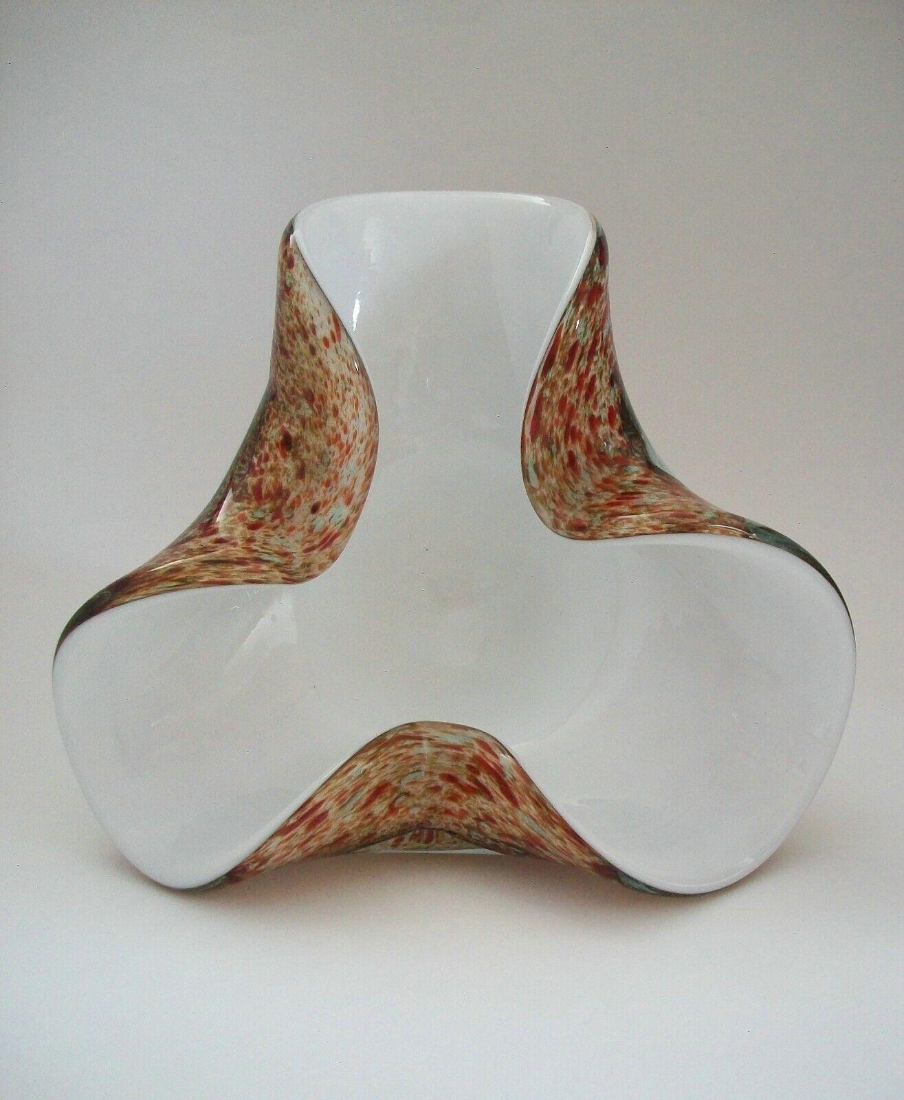 20th Century Midcentury Murano Trefoil Speckled Glass Bowl - Unsigned - Italy - circa 1970s For Sale