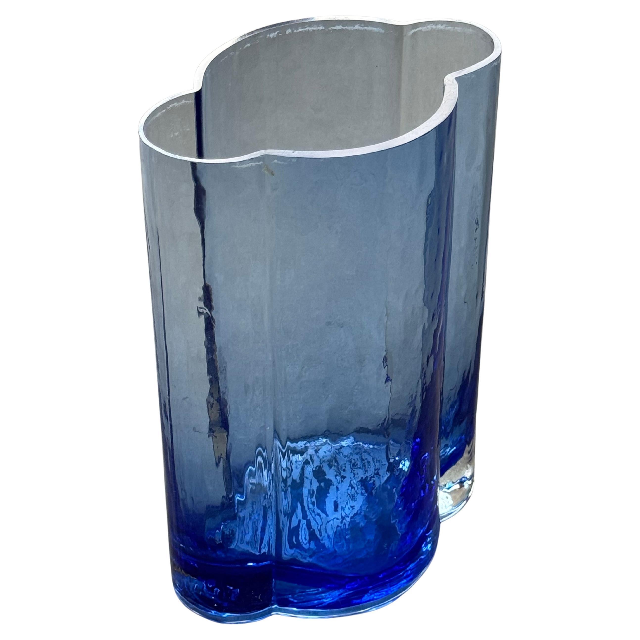 Vase de Murano du milieu du siècle, verre bleu façonné, années 1960