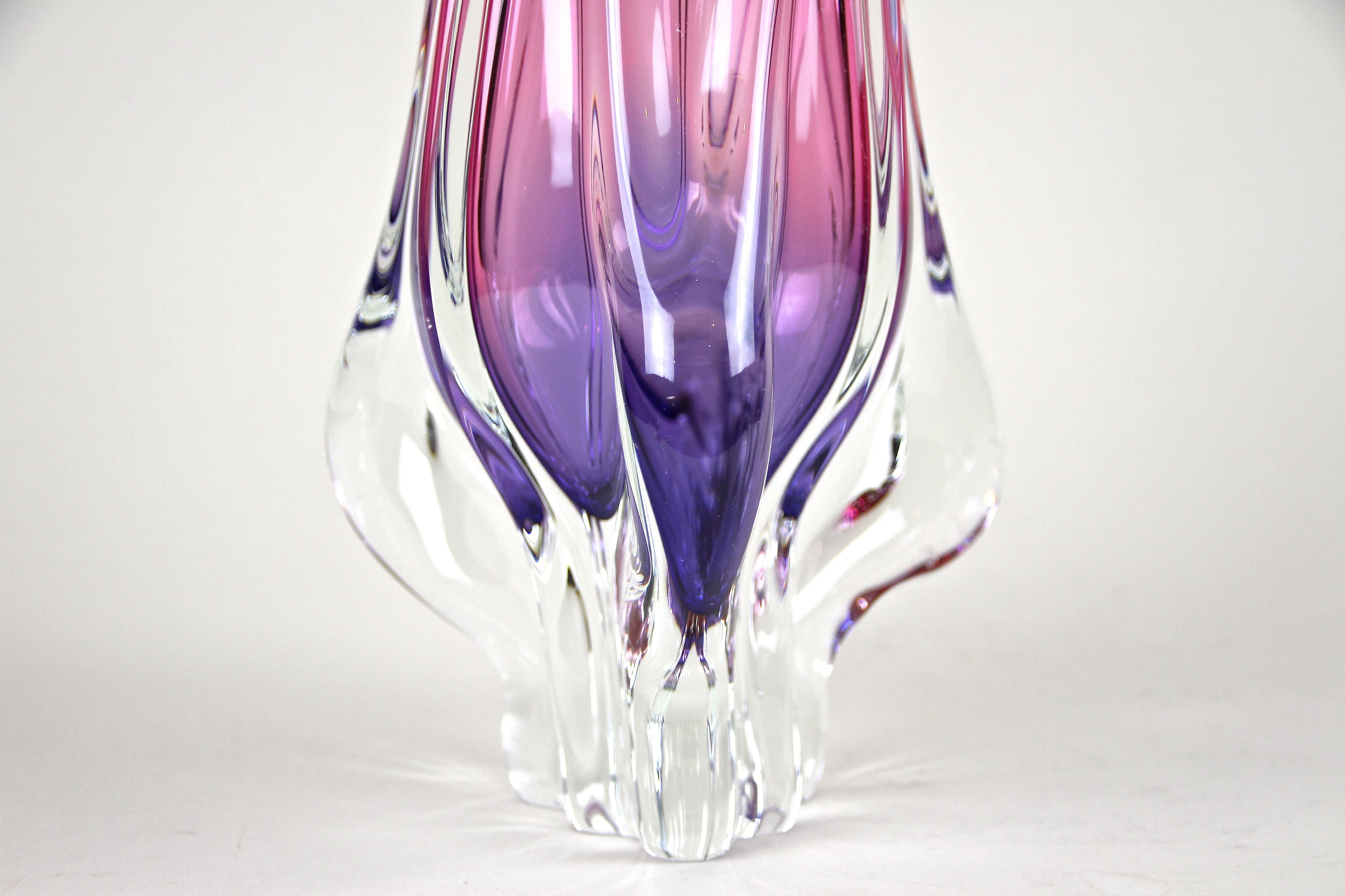 Vase aus Muranoglas aus der Mitte des Jahrhunderts von Sommerso Murano, Italien um 1960/70 im Zustand „Gut“ in Lichtenberg, AT