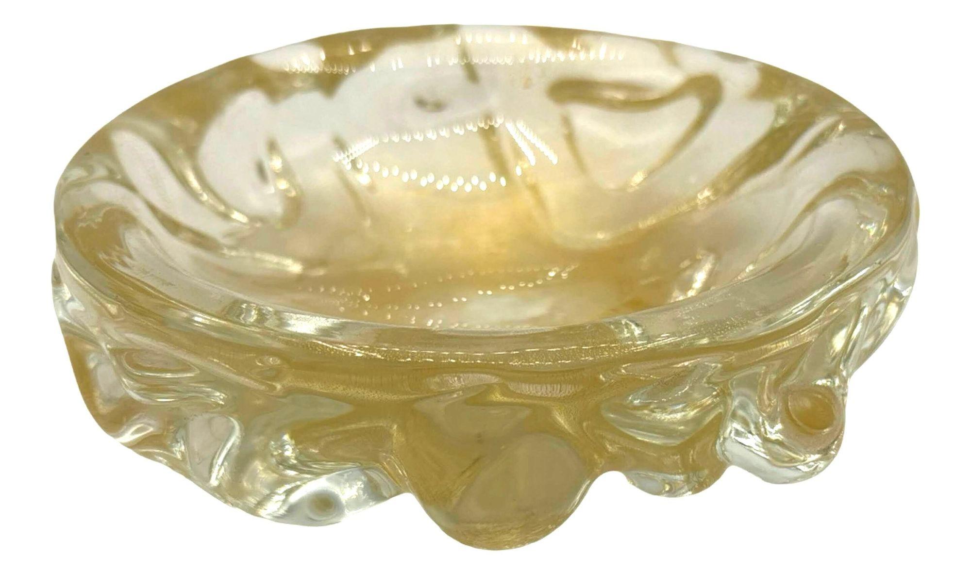 Ciotola di Murano di metà secolo in vetro artistico pesato e con scaglie d'oro In condizioni ottime in vendita a Van Nuys, CA