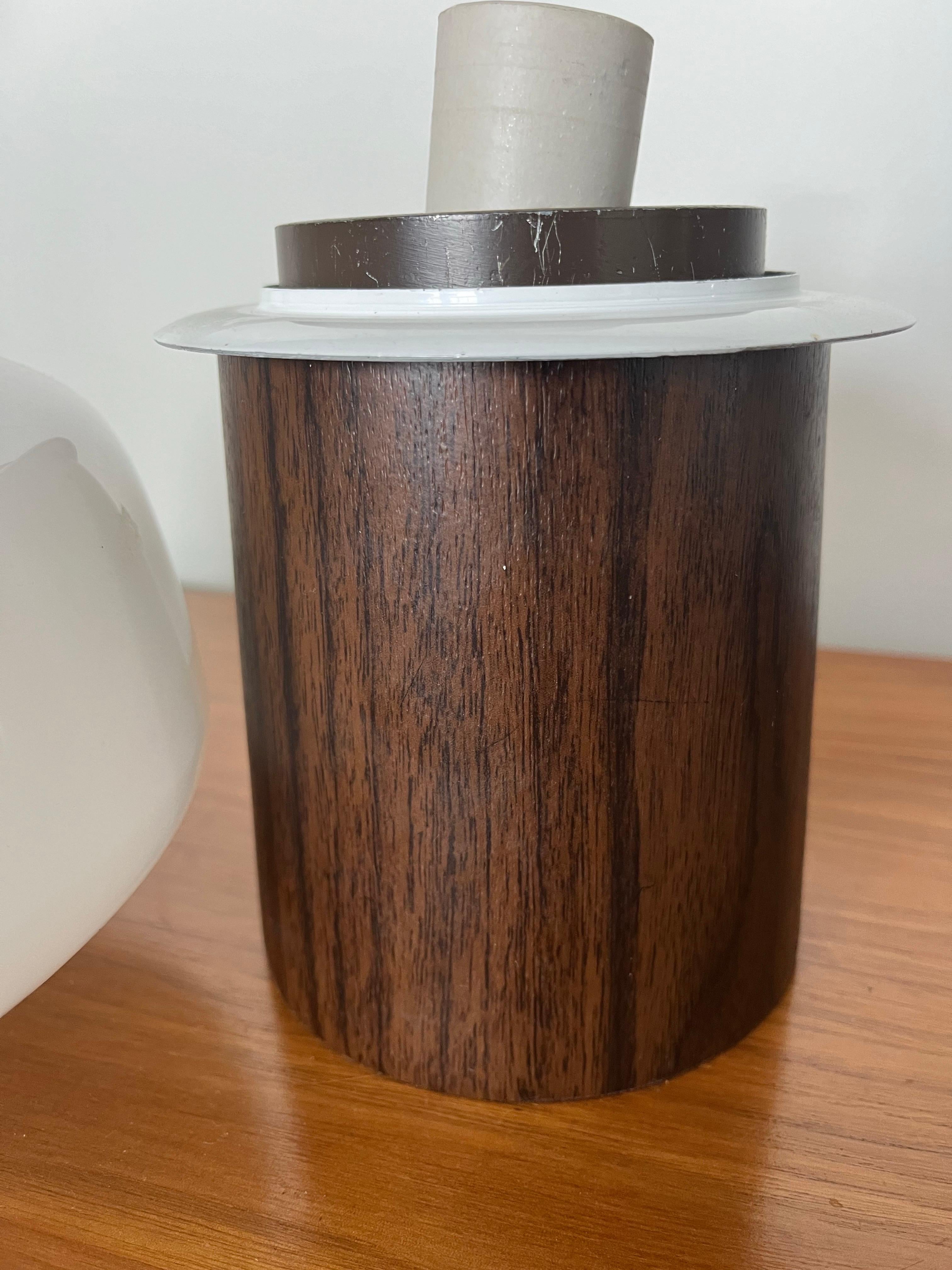 Unknown Mid Century Mushroom Laurel Lamp For Sale