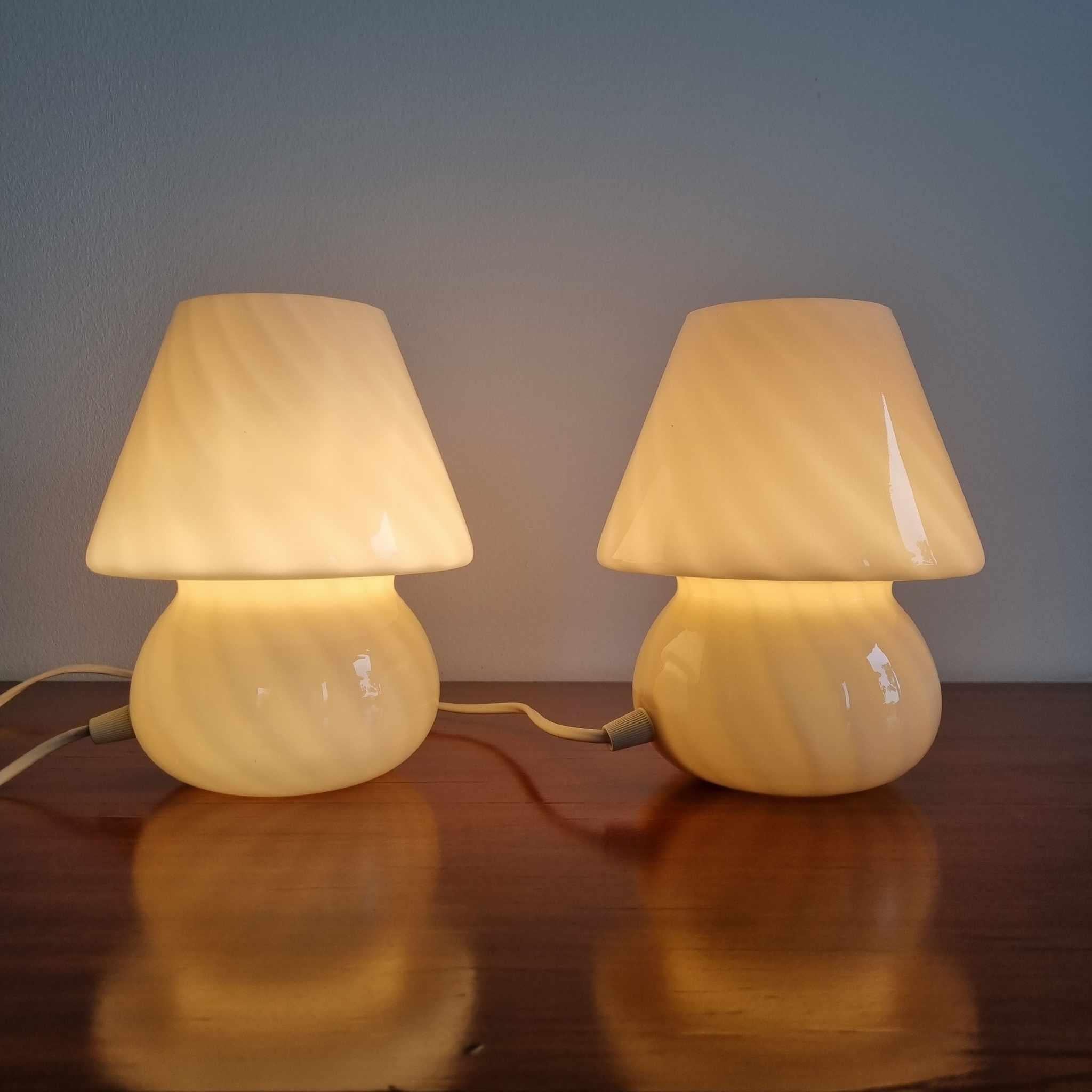 Nice pair of mushroom table lamp made in Italy in the 80s
Murano glass