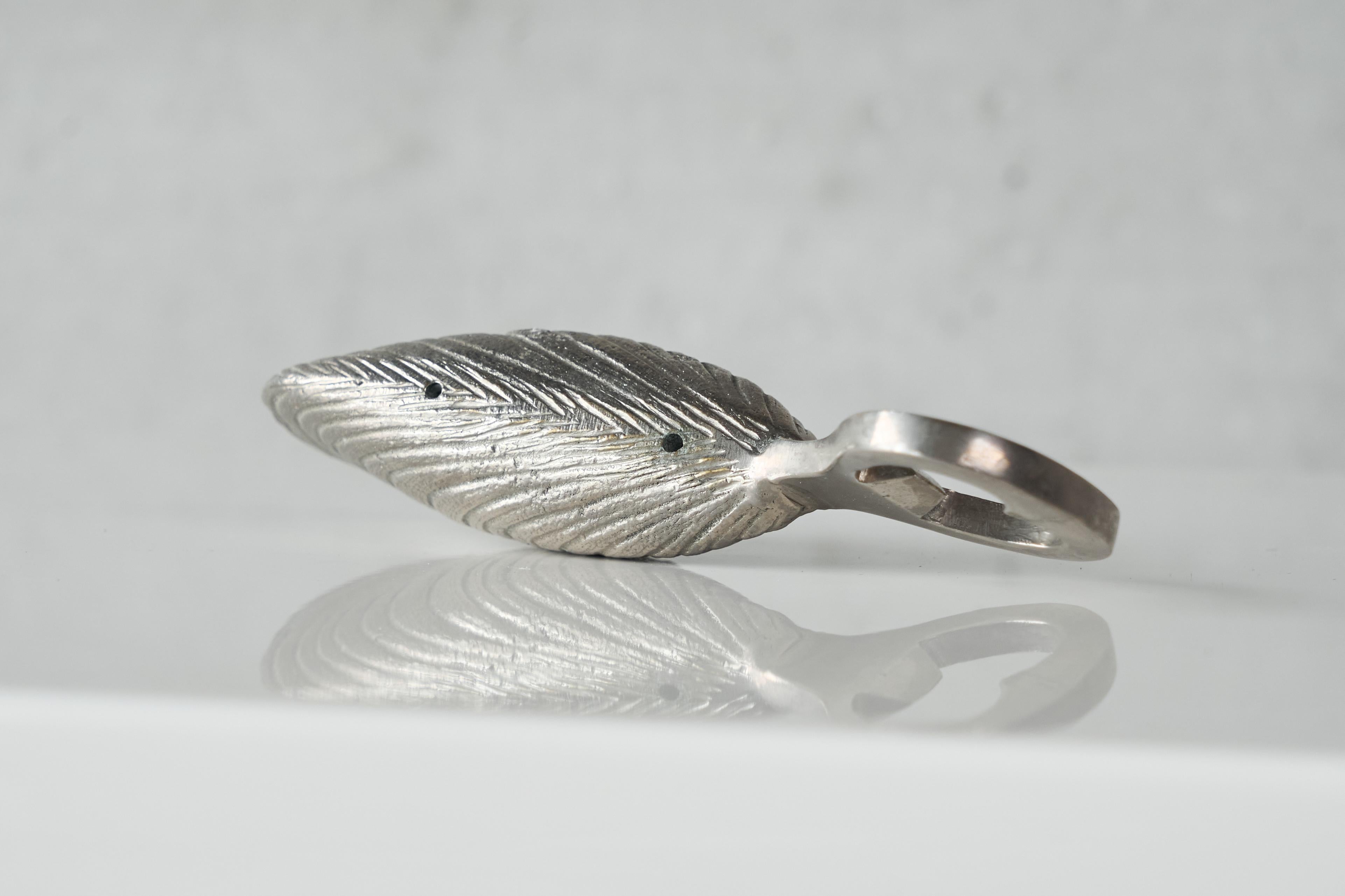 Mid Century Muschel geformt Flaschenöffner (Metall) im Angebot