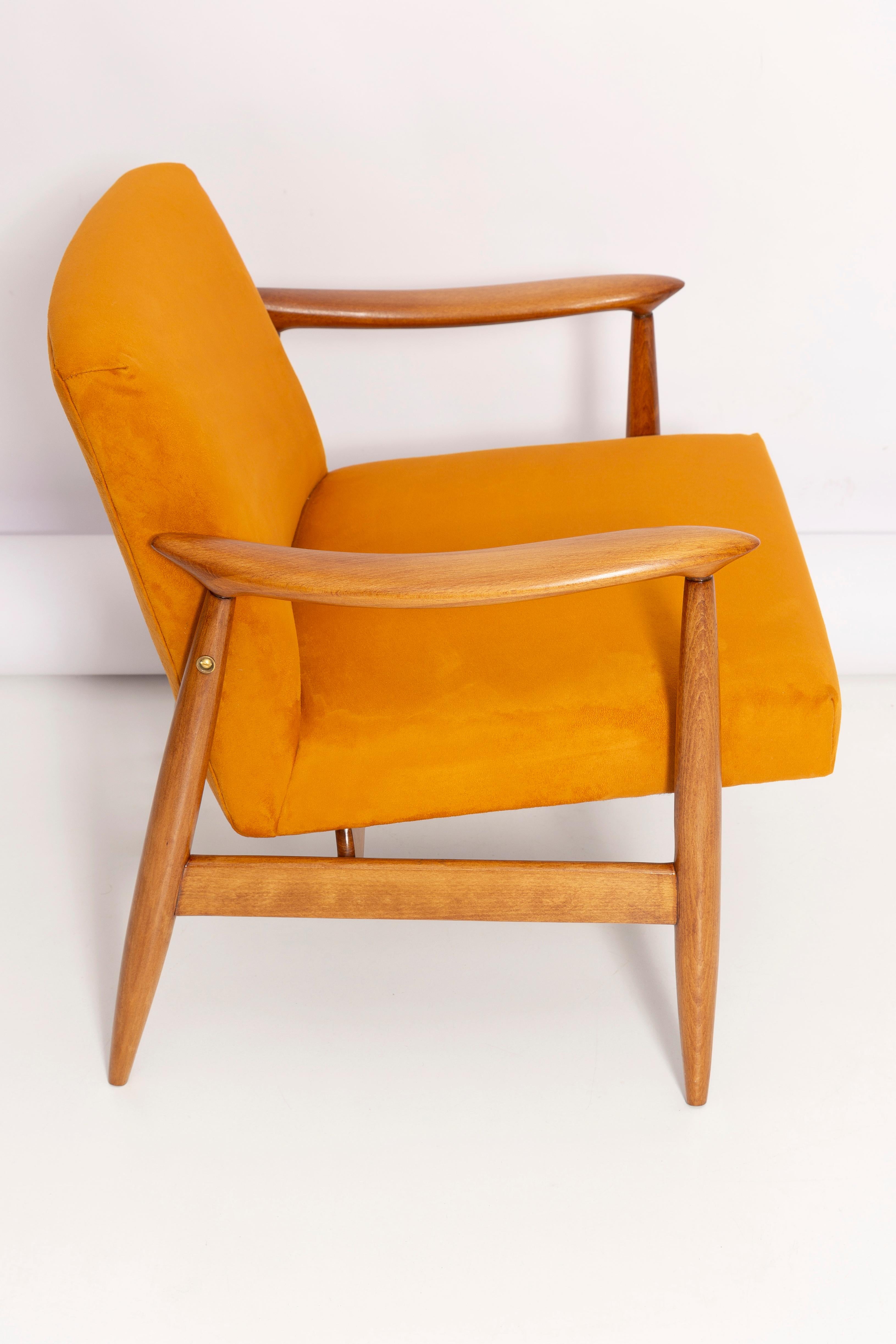 Senfgelber Sessel aus der Mitte des Jahrhunderts, entworfen von J. Kedziorek, Europa, 1960er Jahre (Textil) im Angebot