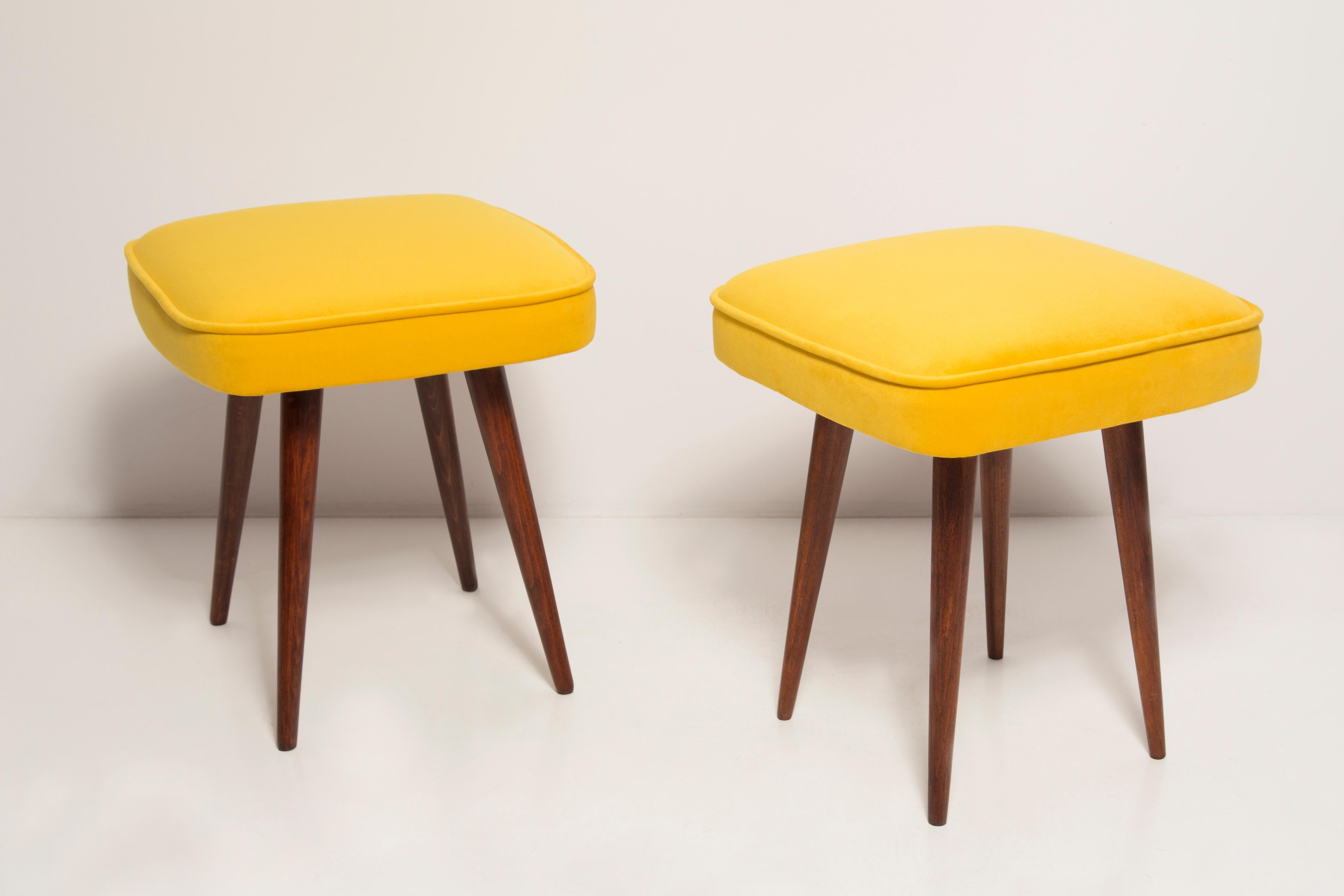 Mid-Century Mustard Yellow Velvet Foot Stool, Poland, 1960s For Sale 1