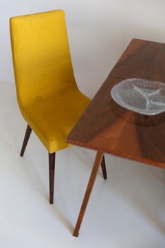 Silla de lana amarillo mostaza de mediados de siglo, Rajmund Halas, Europa, 1960
