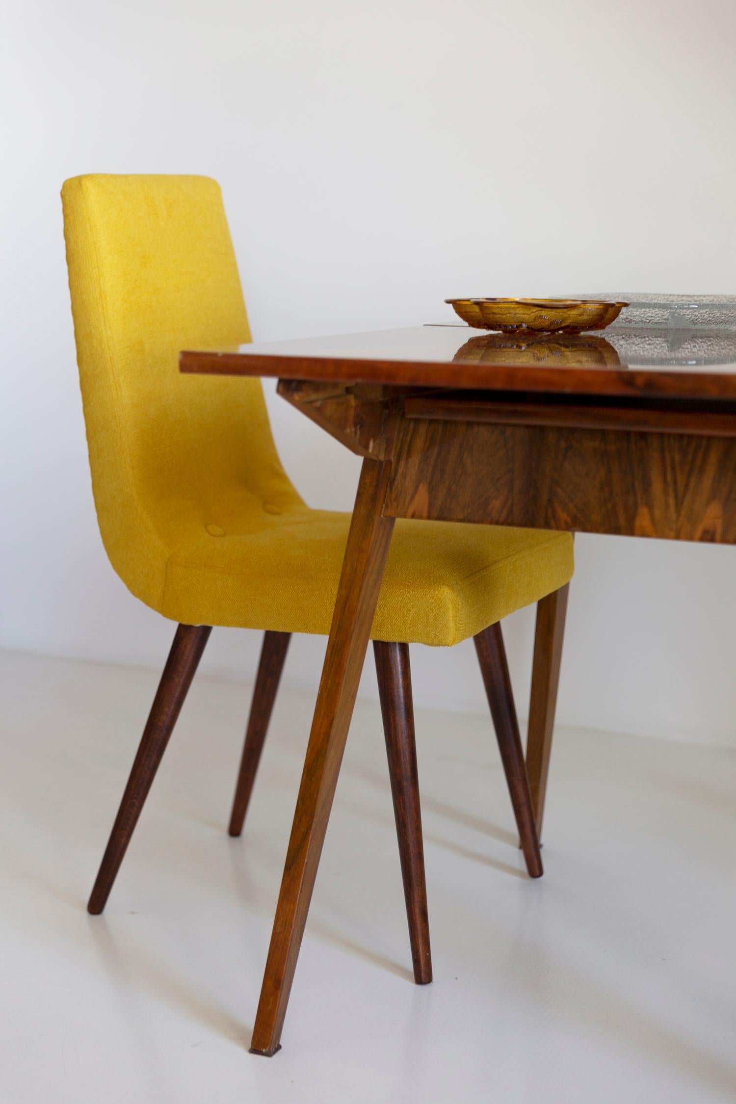 Midcentury Mustard Yellow Wool Chair, Rajmund Halas, Europe, 1960s In Excellent Condition For Sale In 05-080 Hornowek, PL
